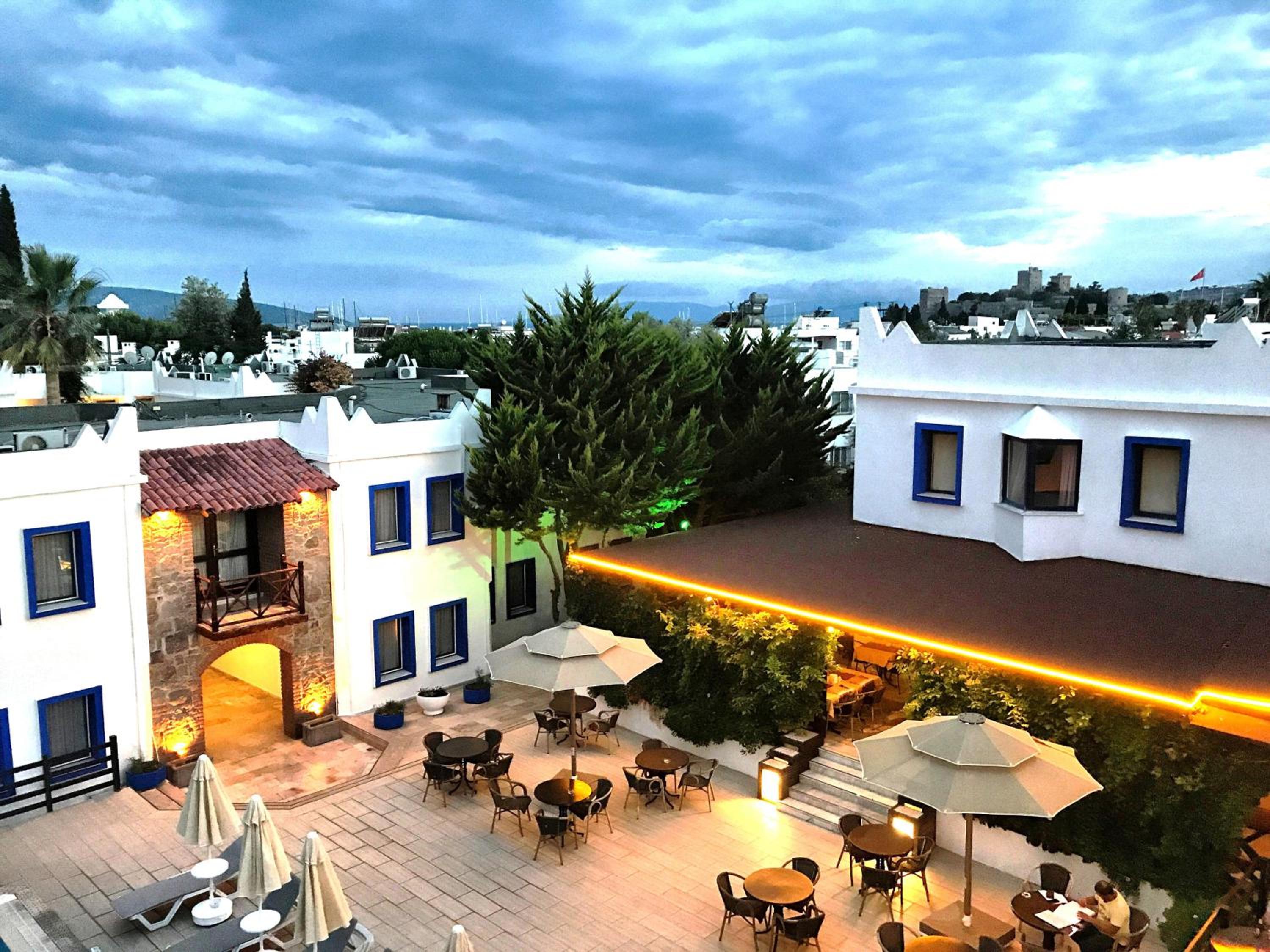 Hotel Atrium - Image 1