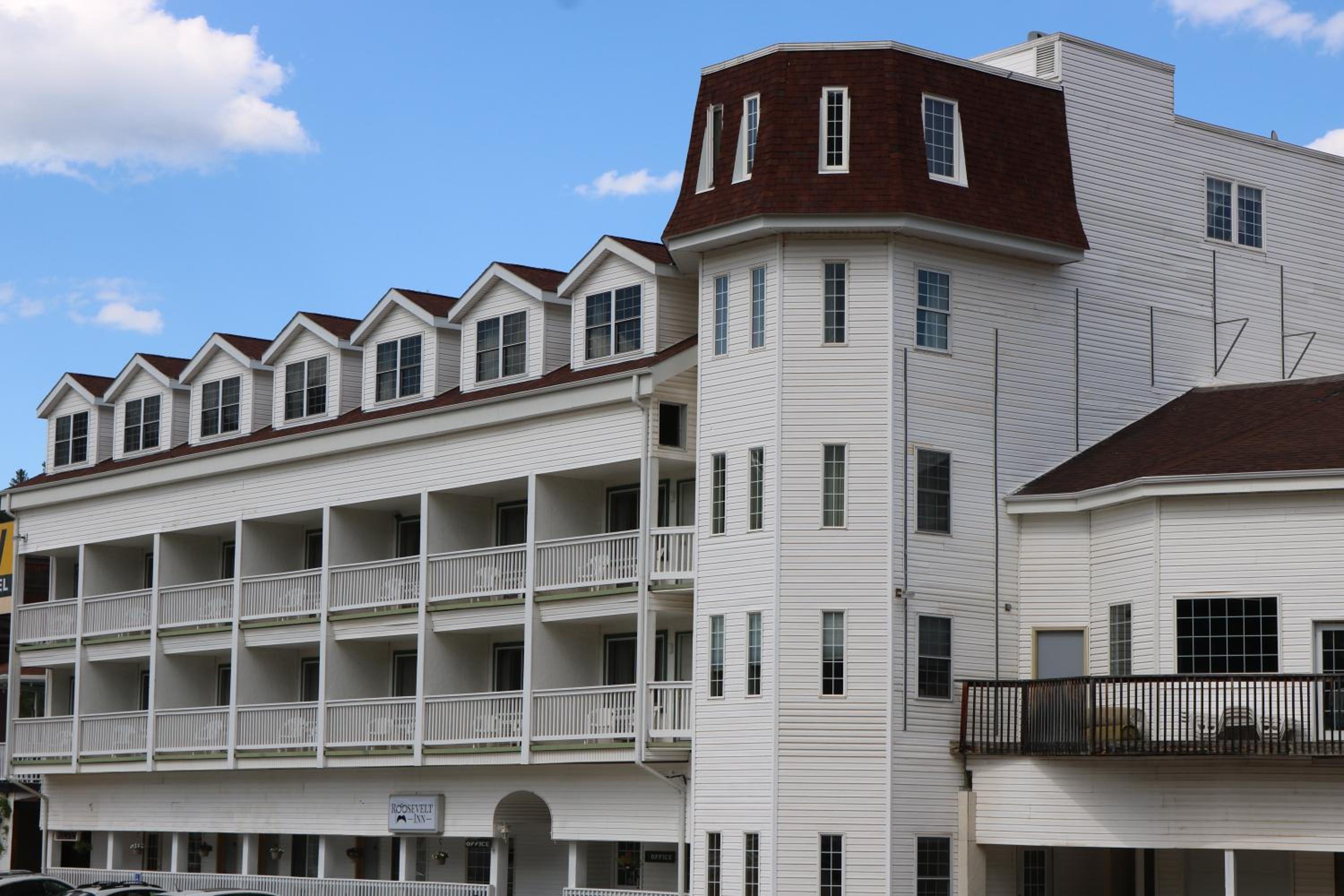 Roosevelt Inn Mount Rushmore