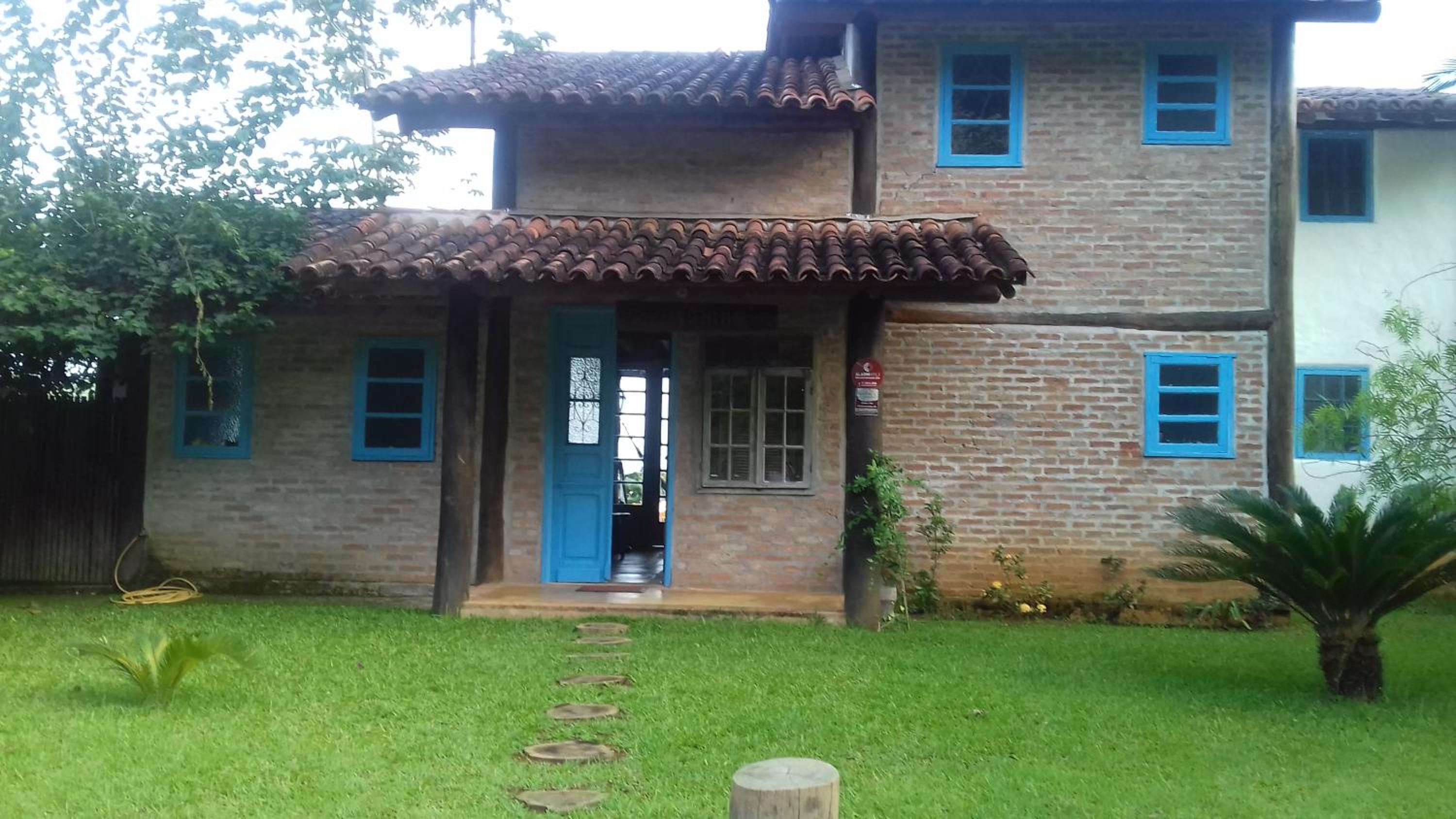 Casa rústica e charmosa em condomínio - Lagoinha