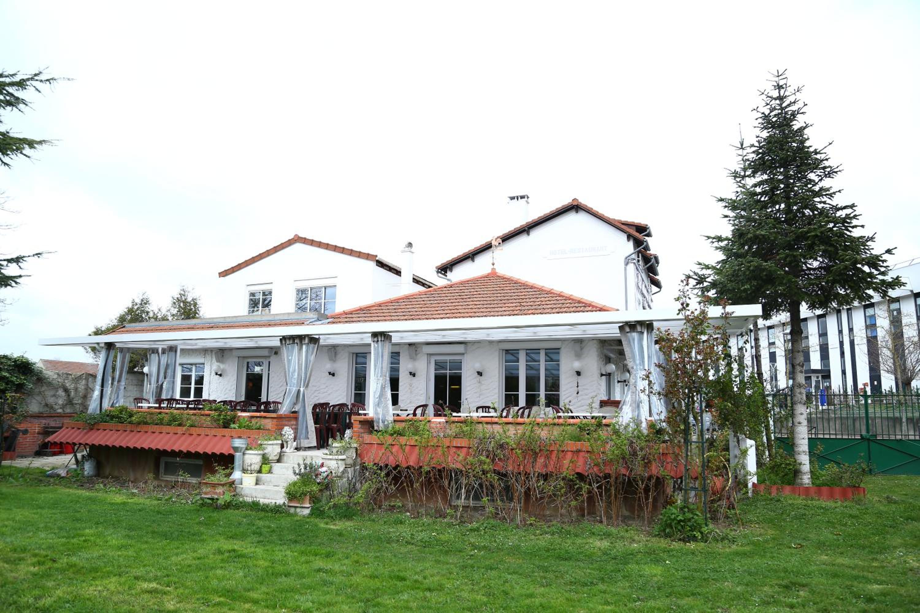 Rungis Vacations - Hotel Restaurant Maison Blanche - Property Image 11