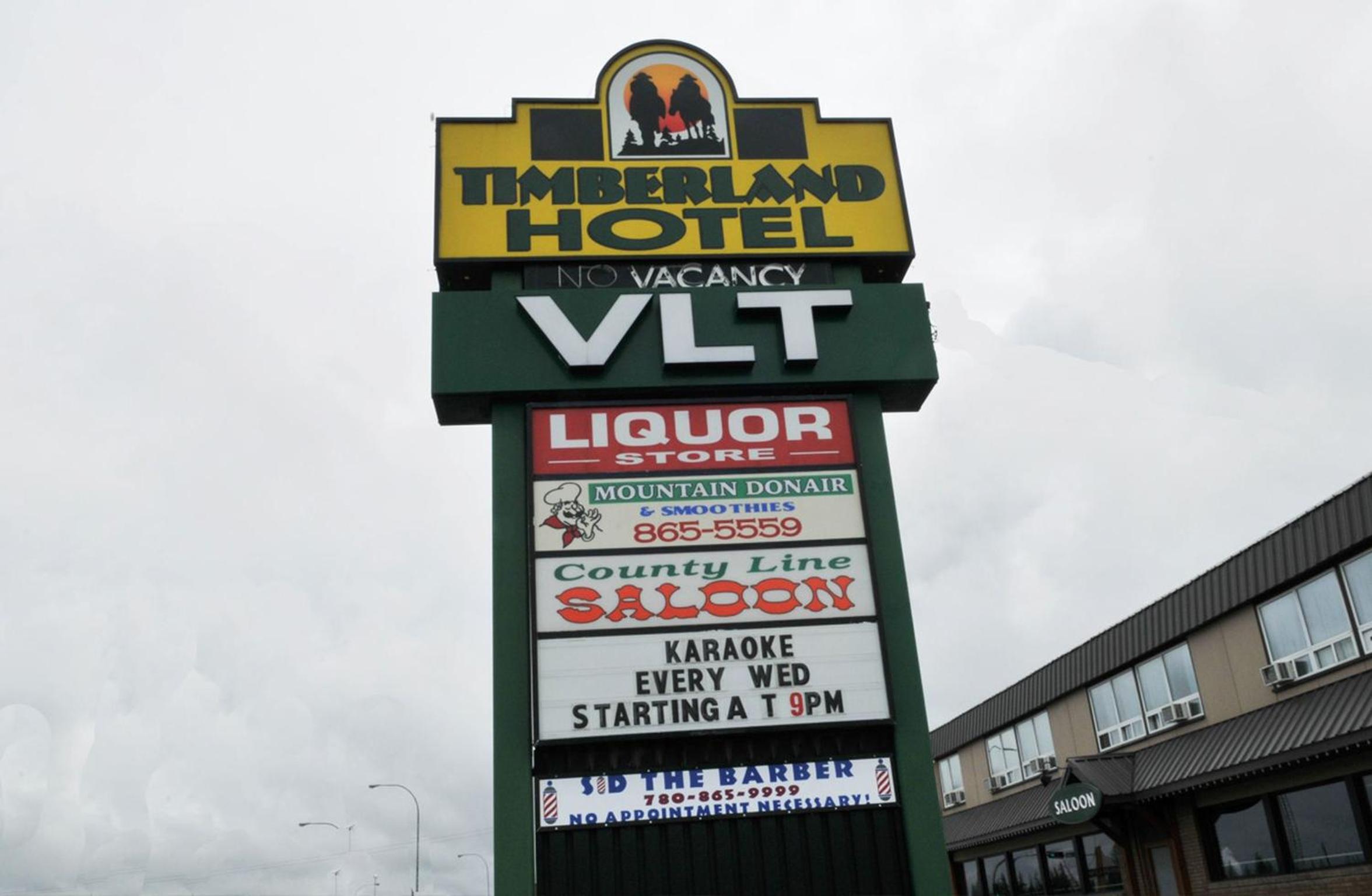 Hinton Vacations - Timberland Hotel - Property Image 1