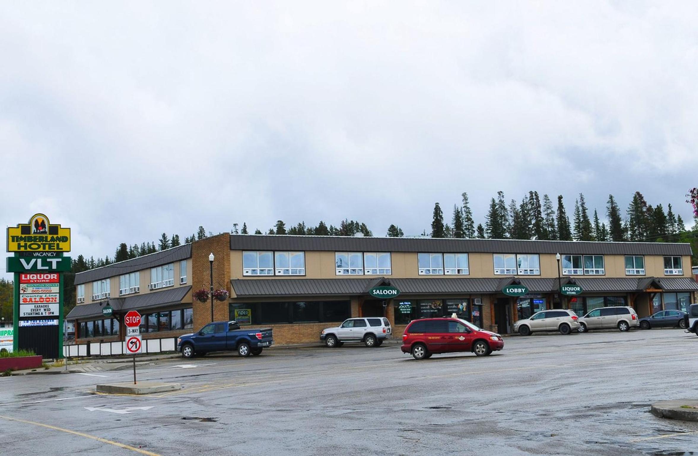 Hinton Vacations - Timberland Hotel - Property Image 1