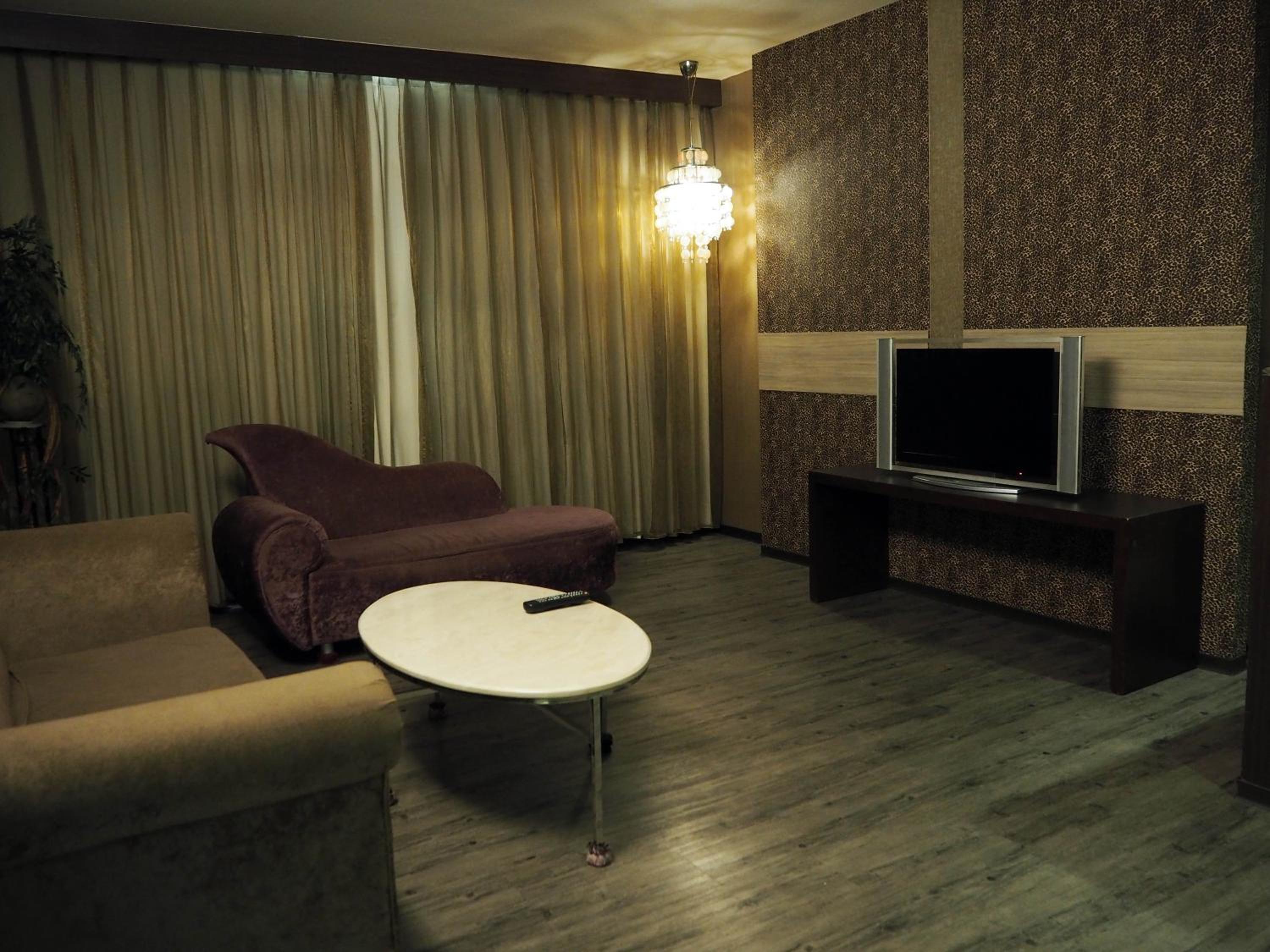 The Riverside Hotel & Motel