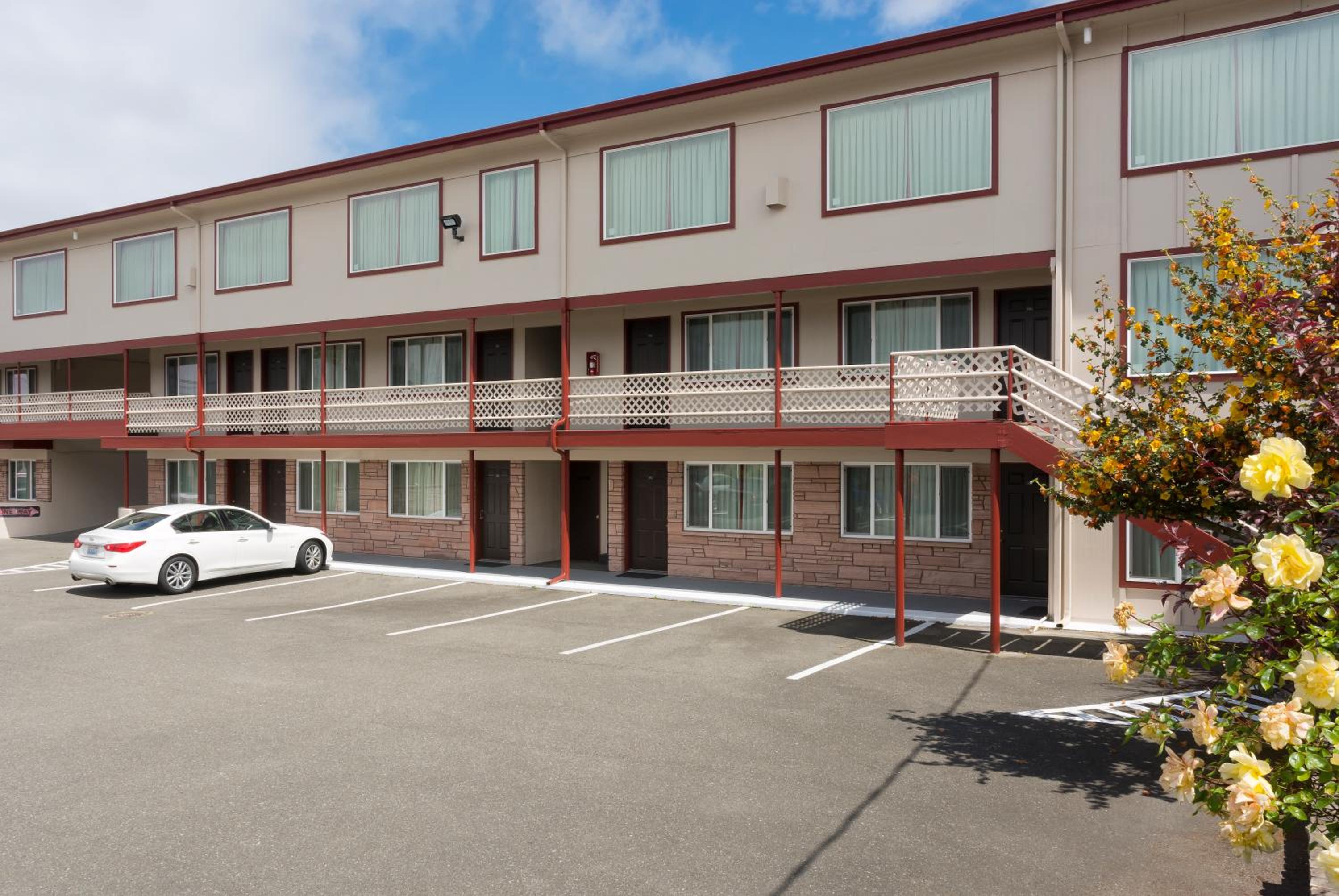 Flagstone Motel