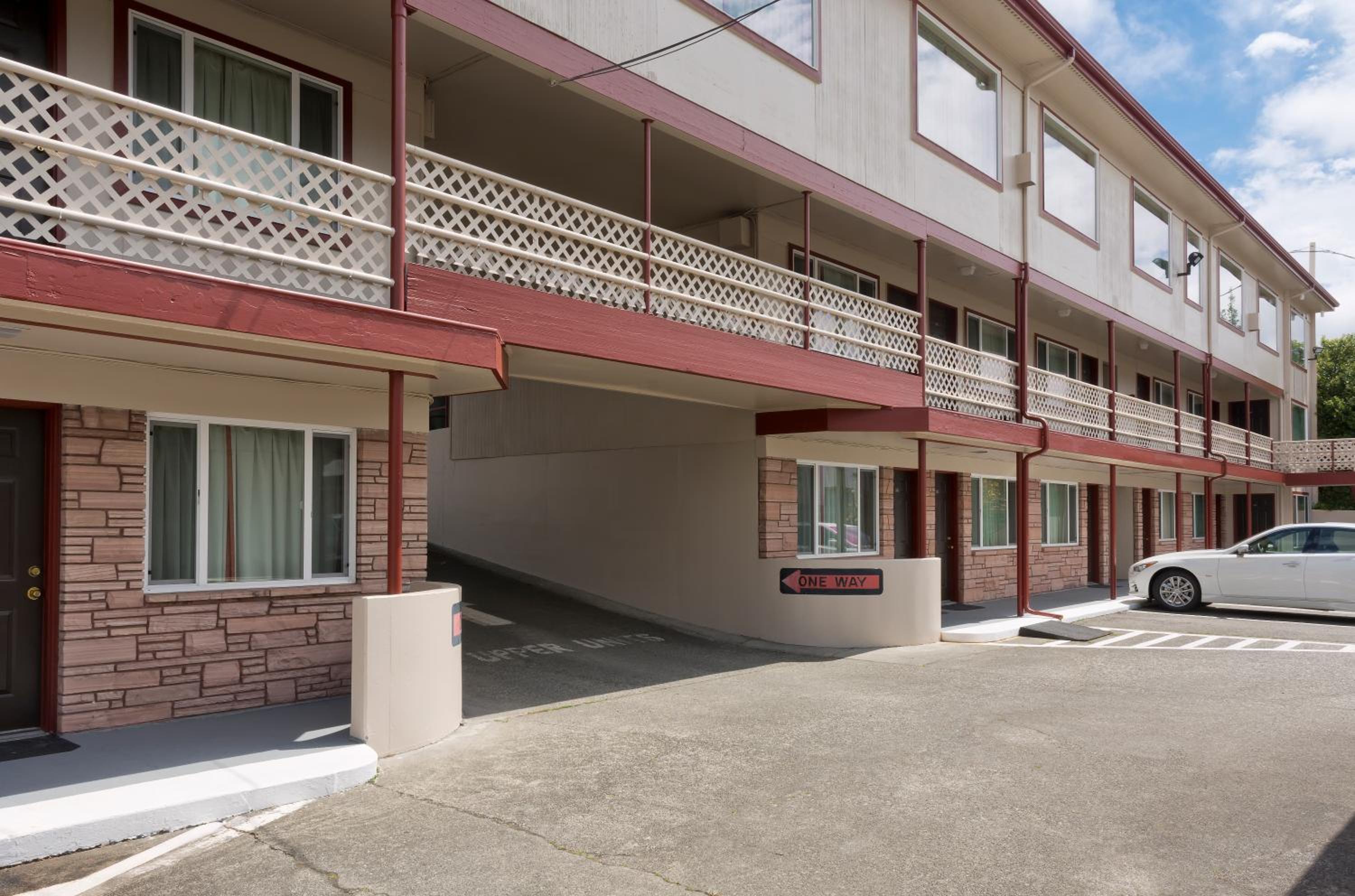 Flagstone Motel