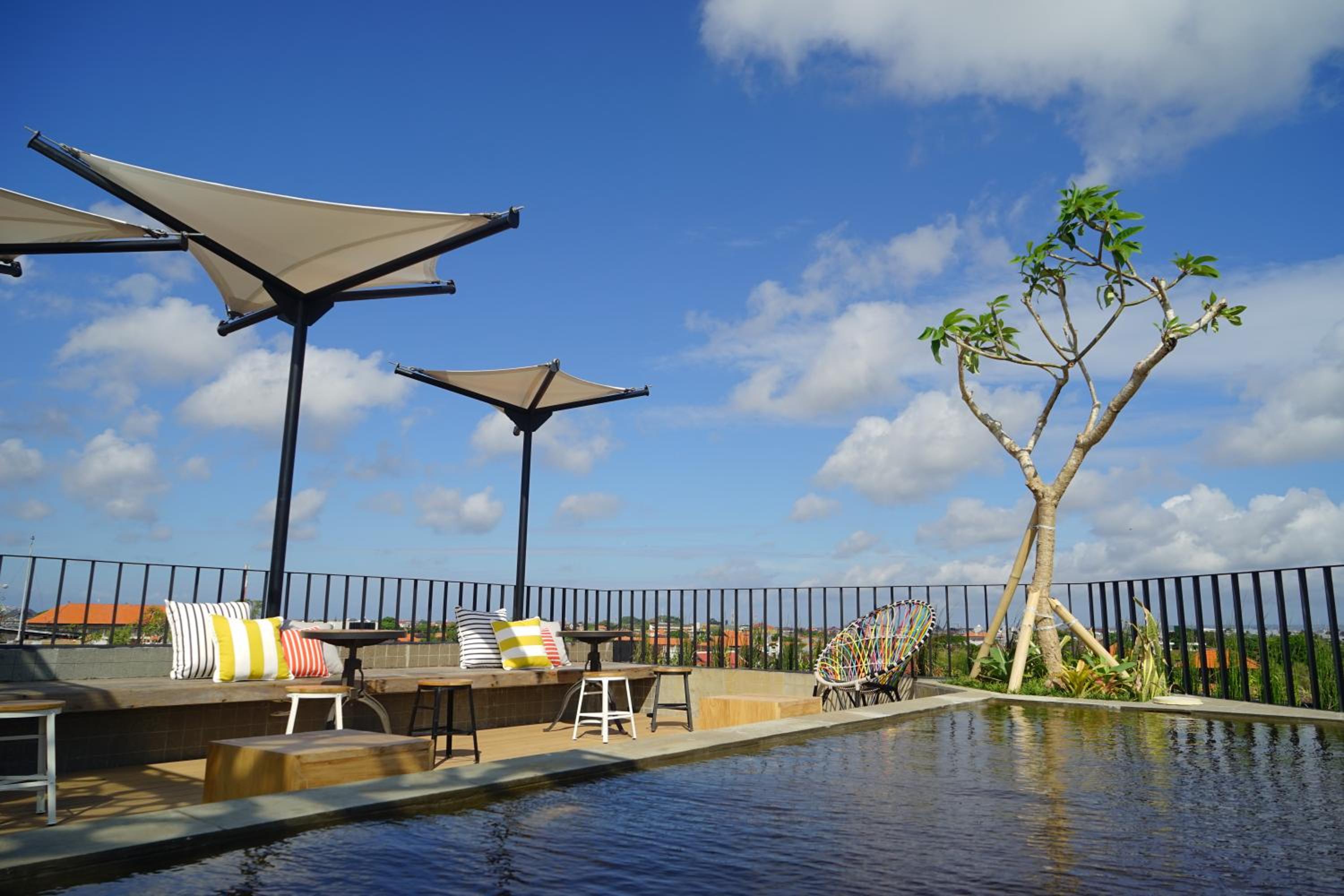 Borough Capsule Hostel Bali