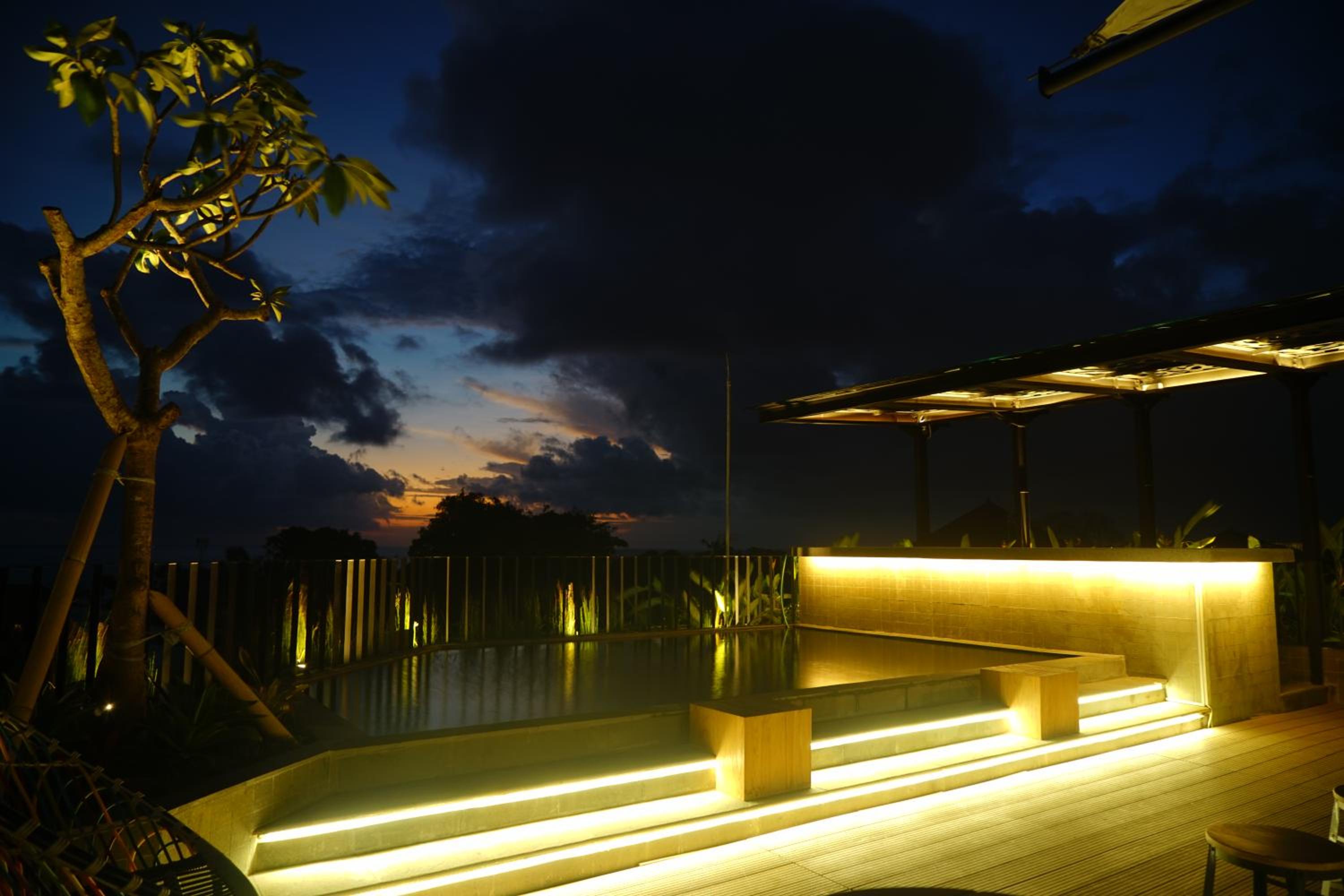 Borough Capsule Hostel Bali