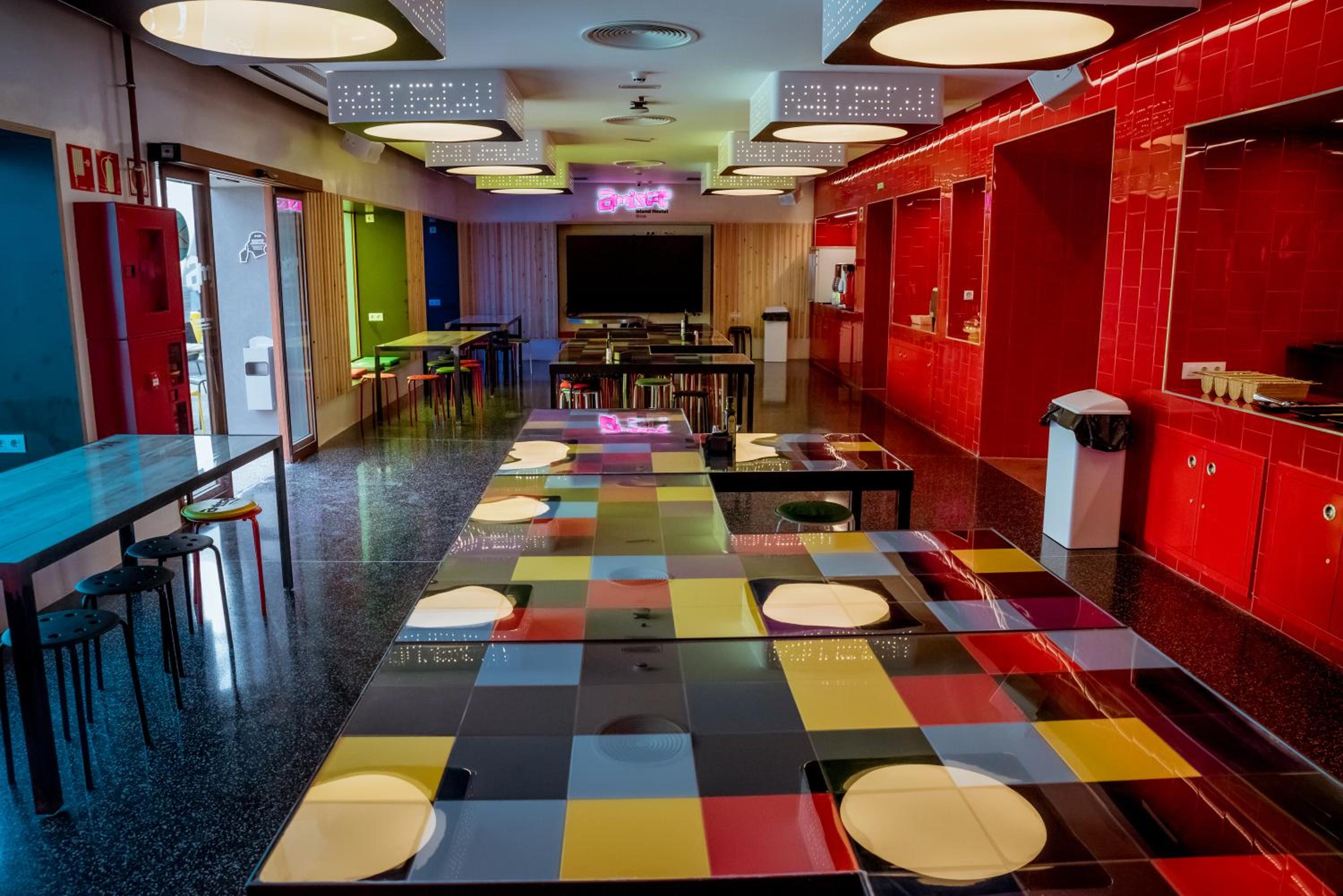 AMISTAT Island Hostel Ibiza - ALBERGUE JUVENIL