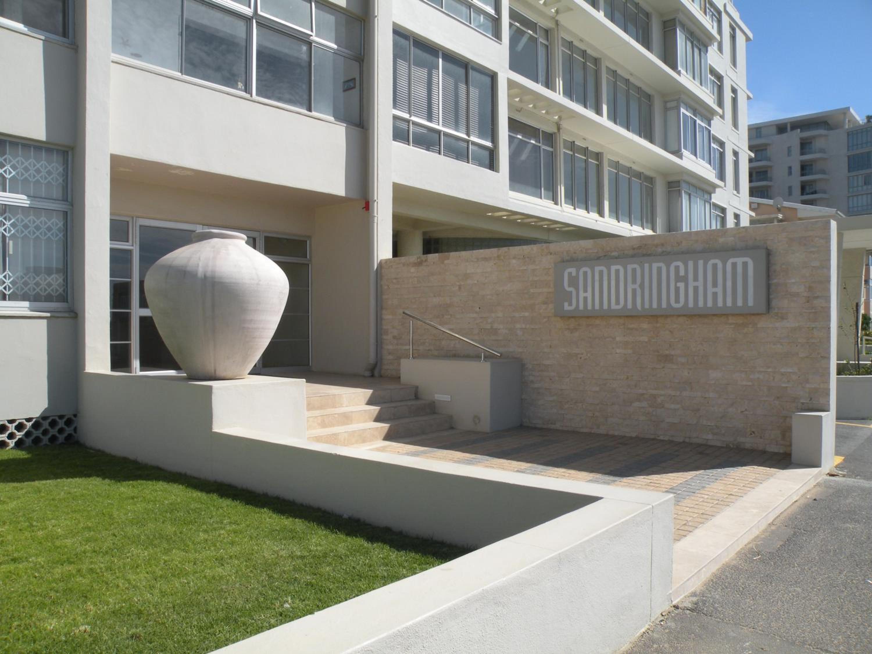 Apartment Mouille Point 27 view 2
