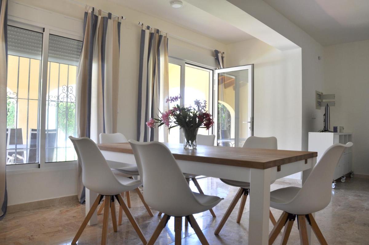 Chalet Las Rosas view 4