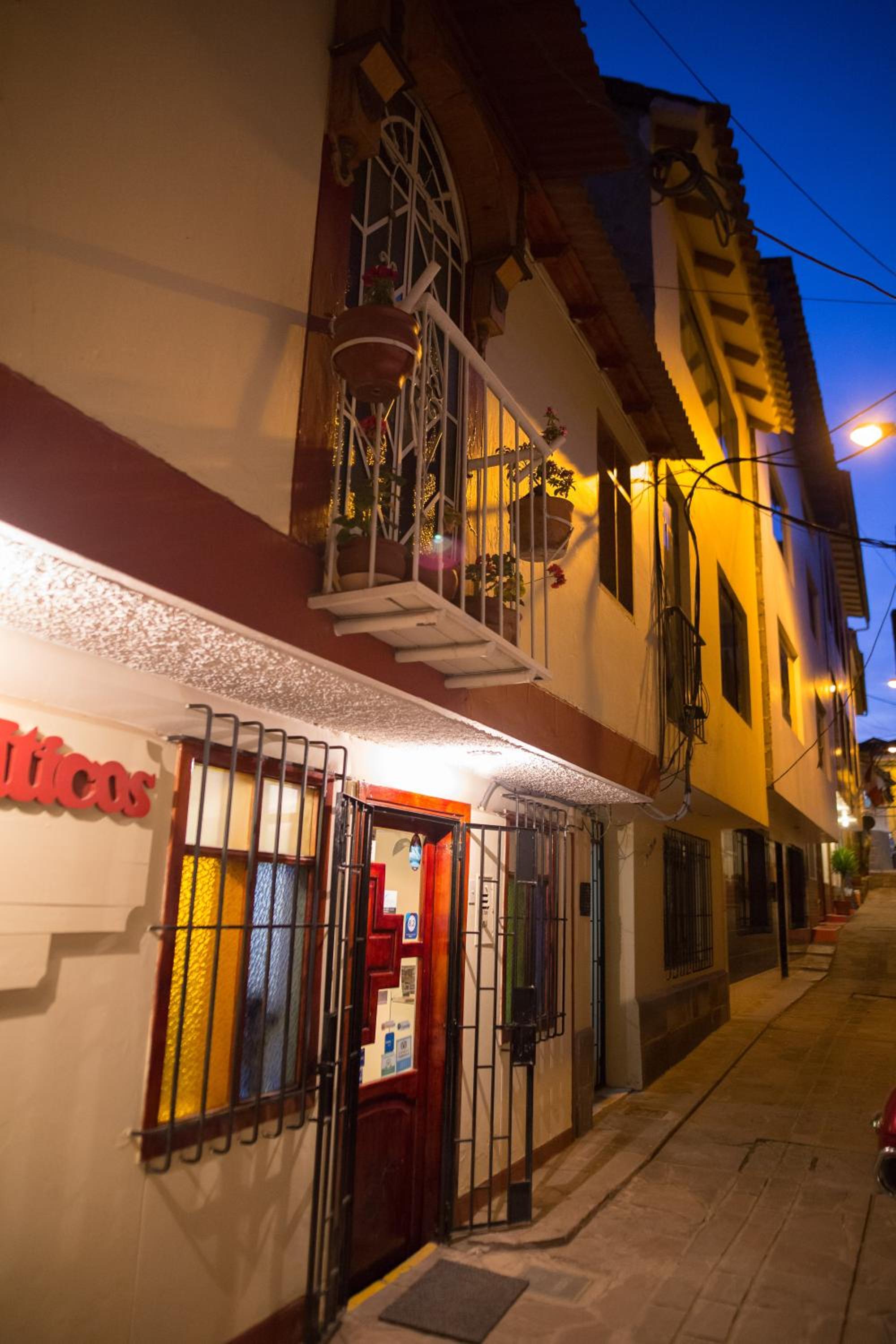 Los Aticos B&B with Coworking