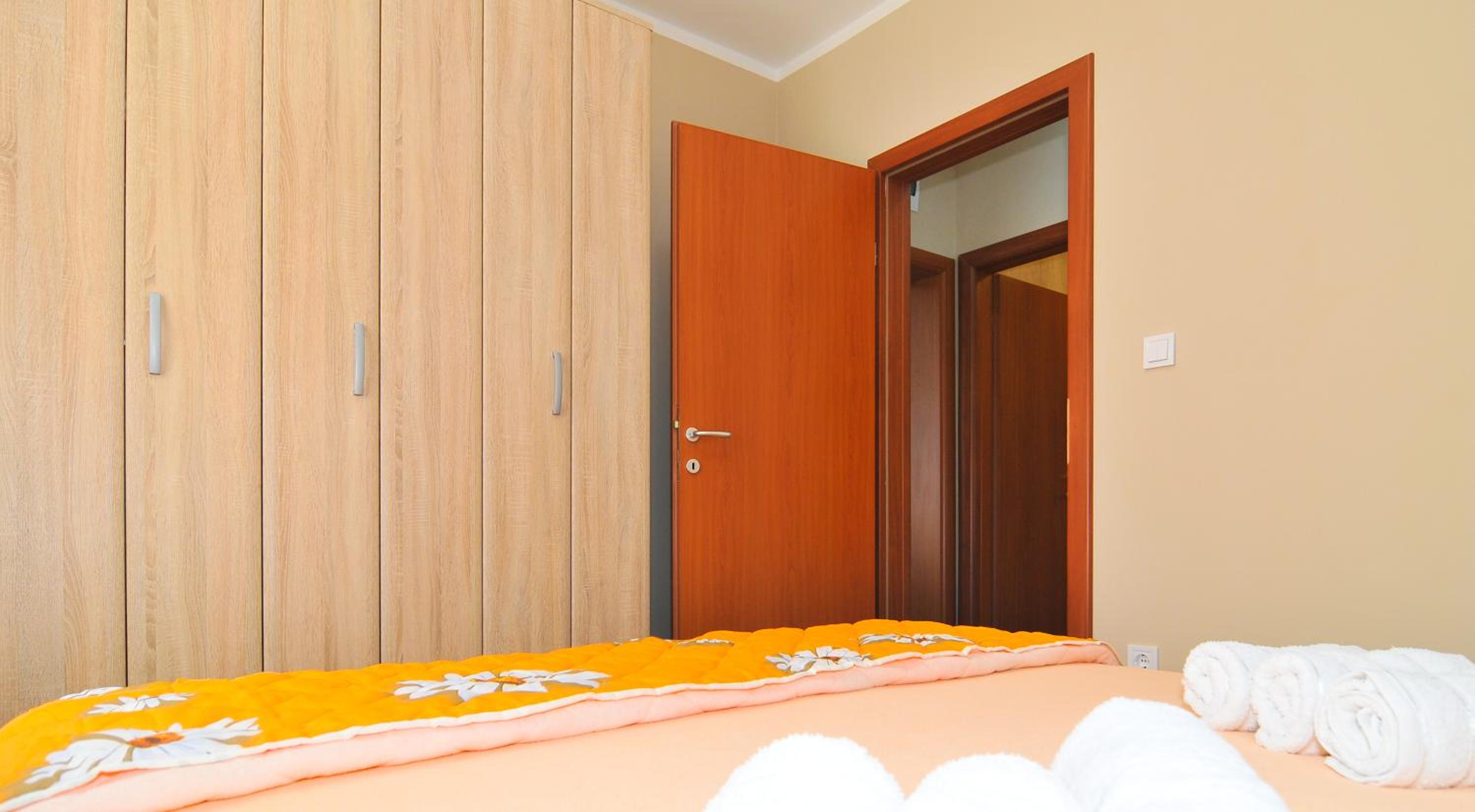 Apartments Mira