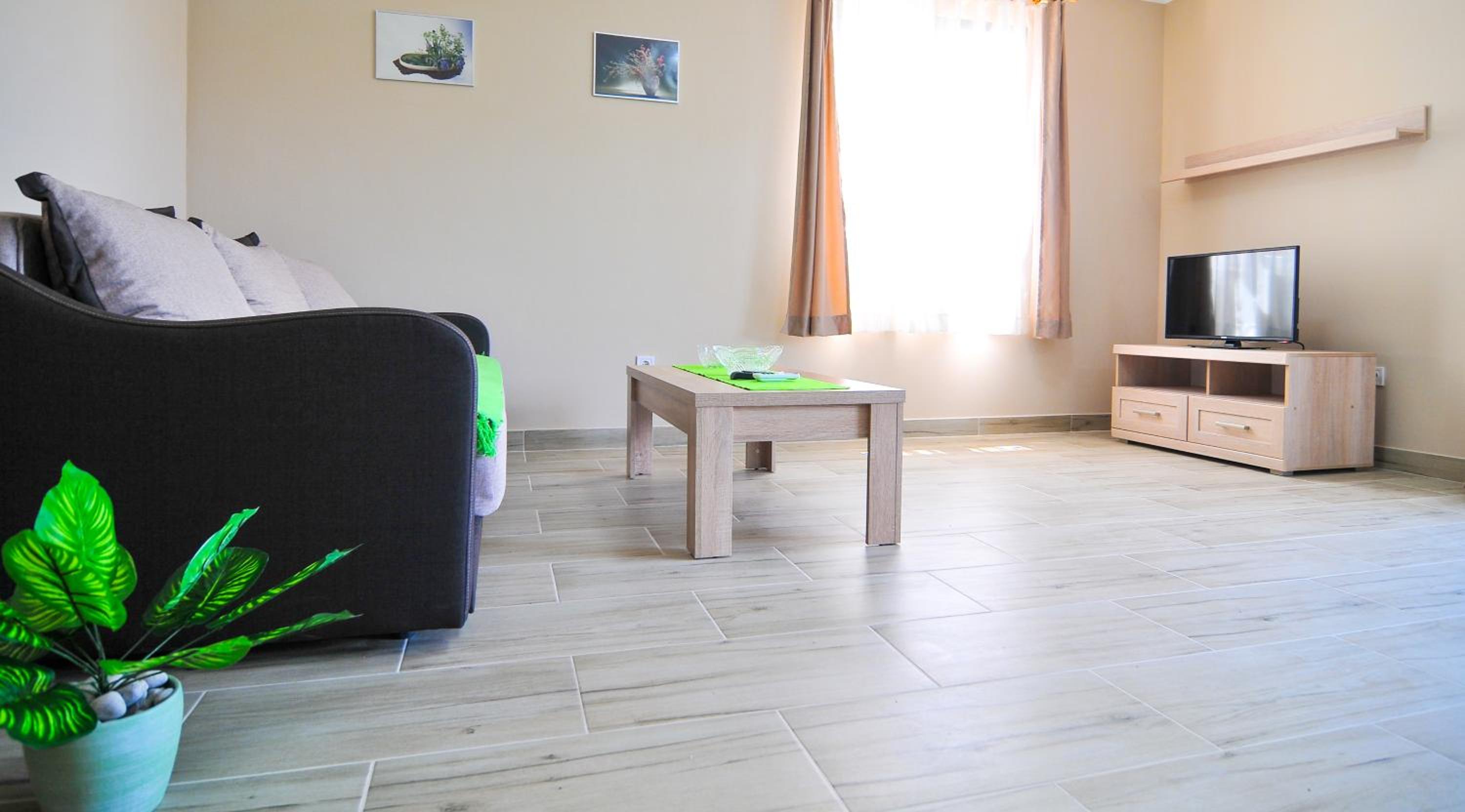 Apartments Mira