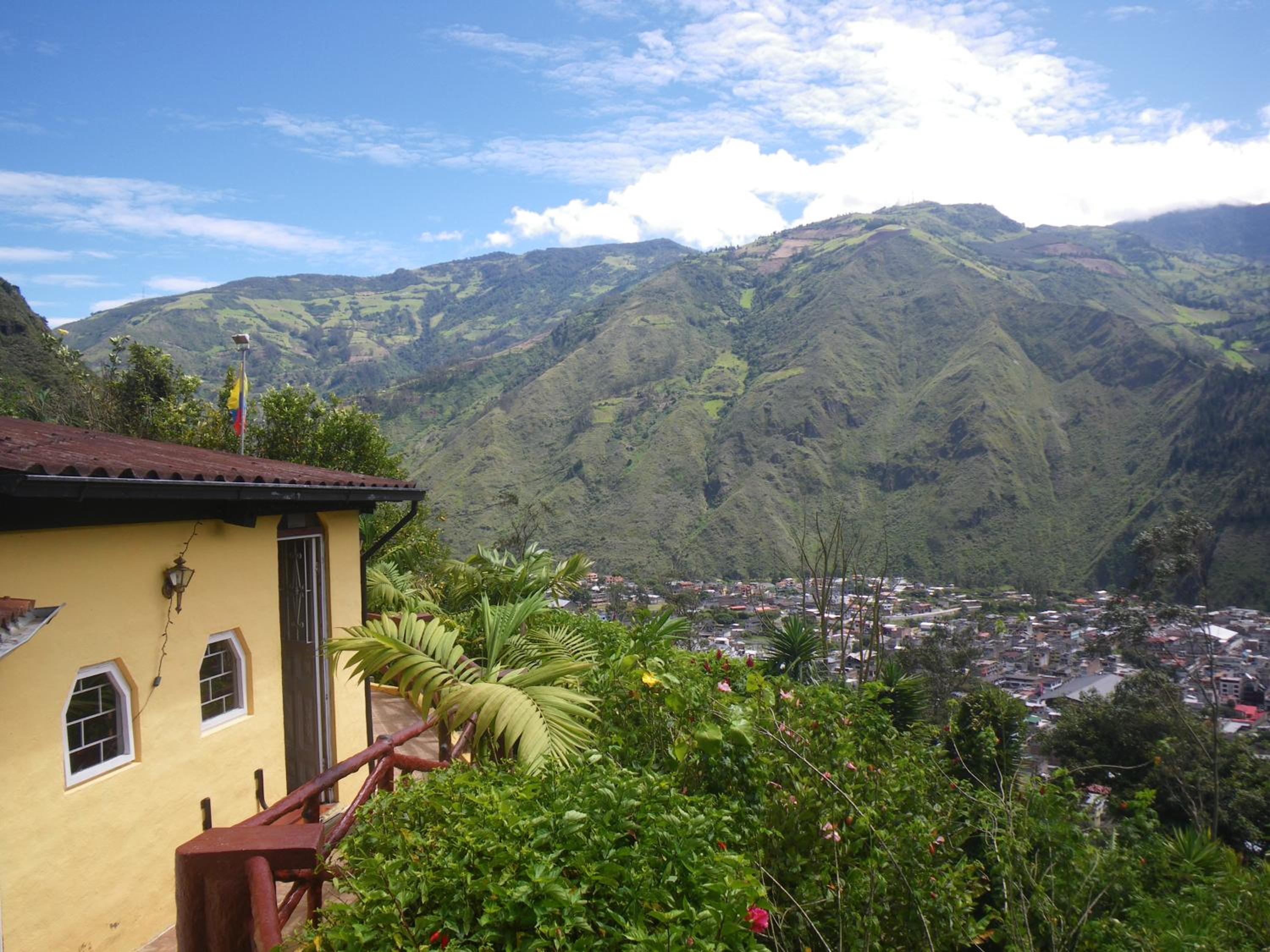 La Casa Amarilla