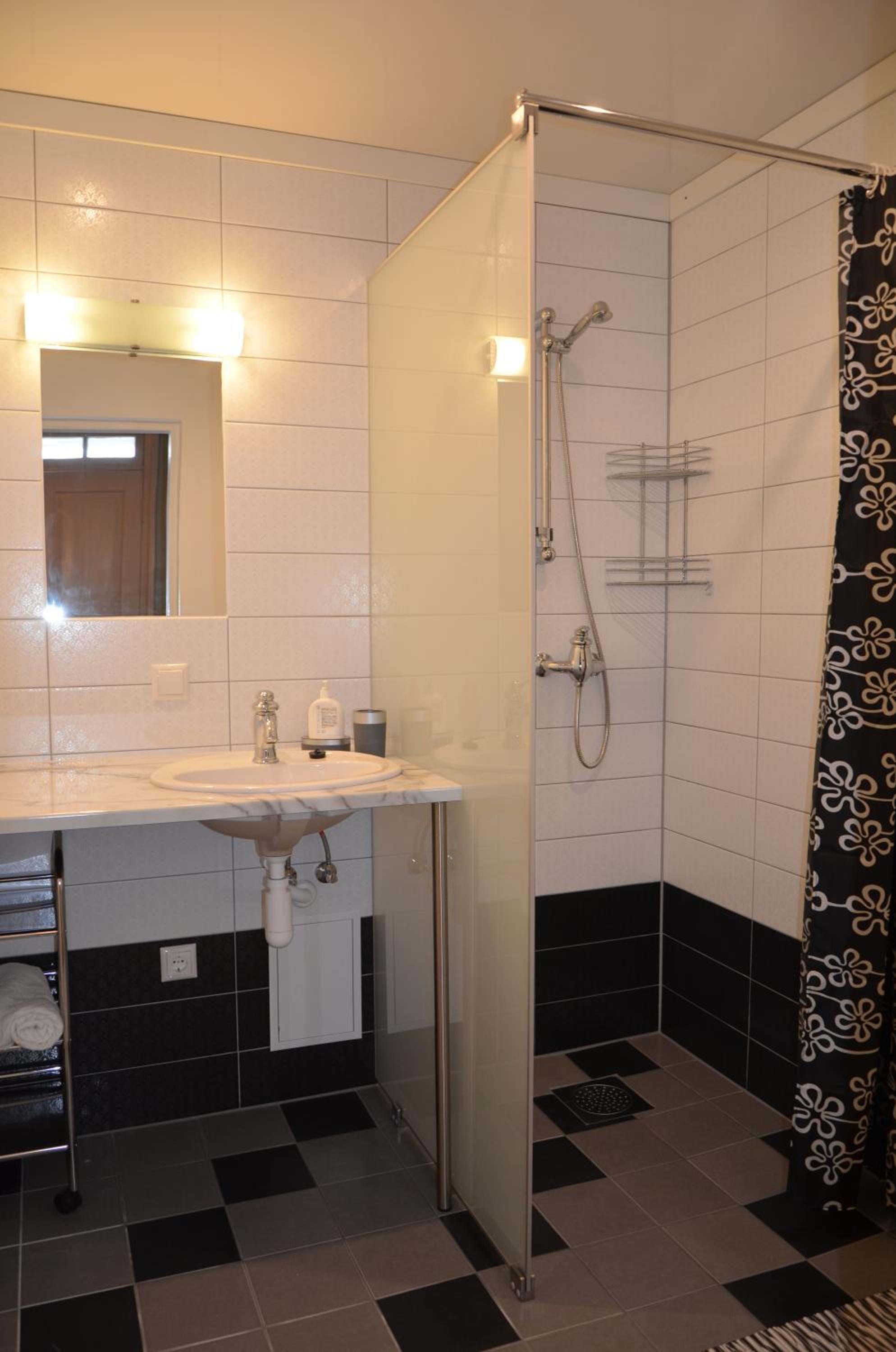 Arens rent Kohtu 2A Apartment