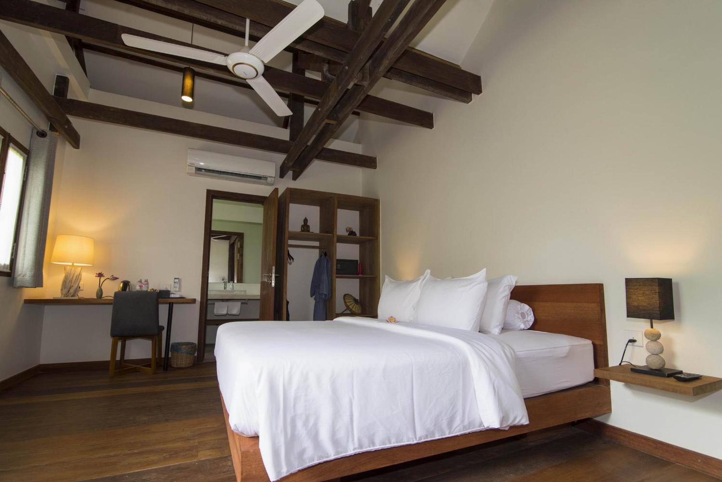Enkosa 4-Bedroom Wooden Luxury House view 3