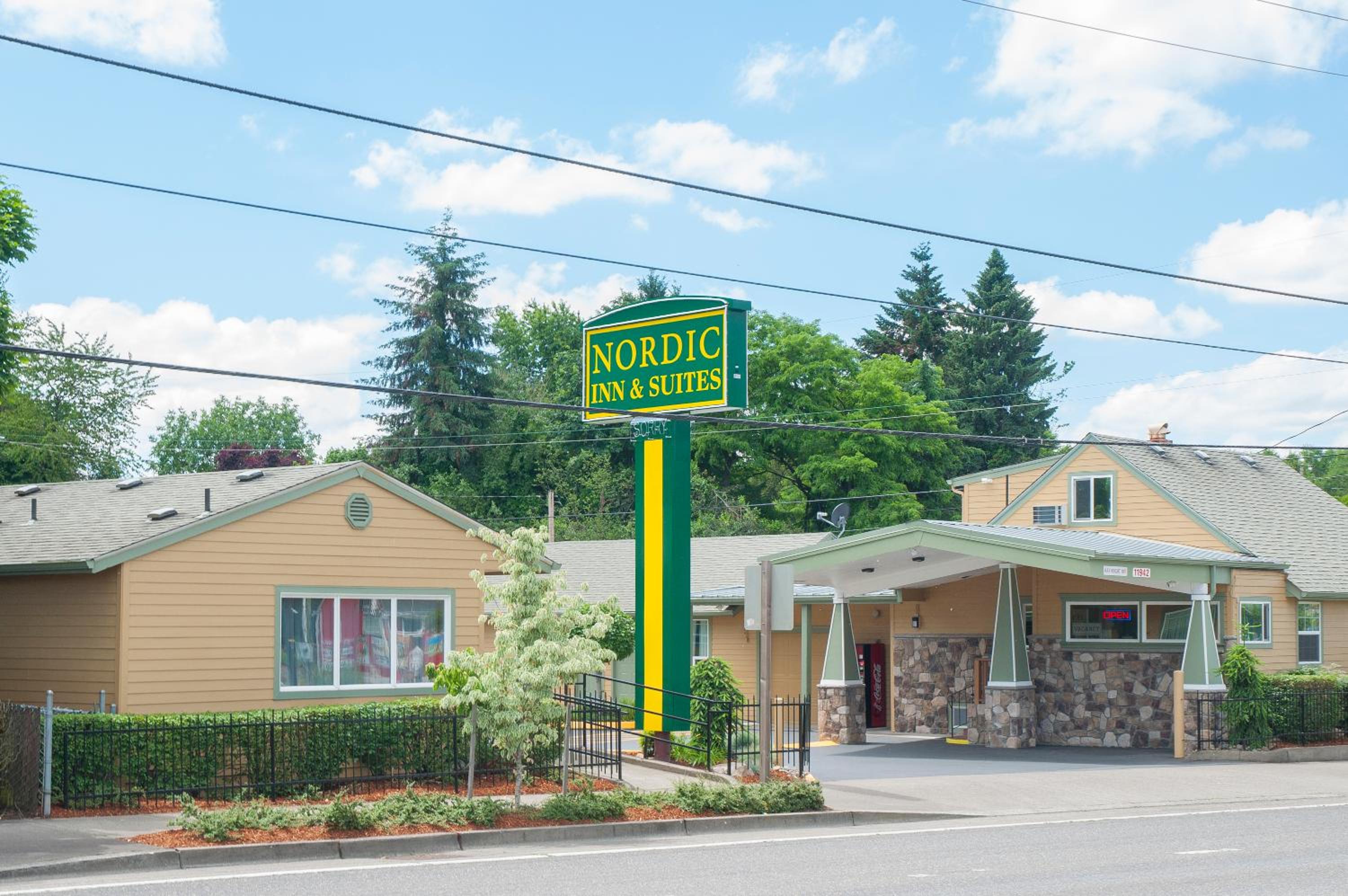 Hotel Nordic Inn and Suites - Image 1