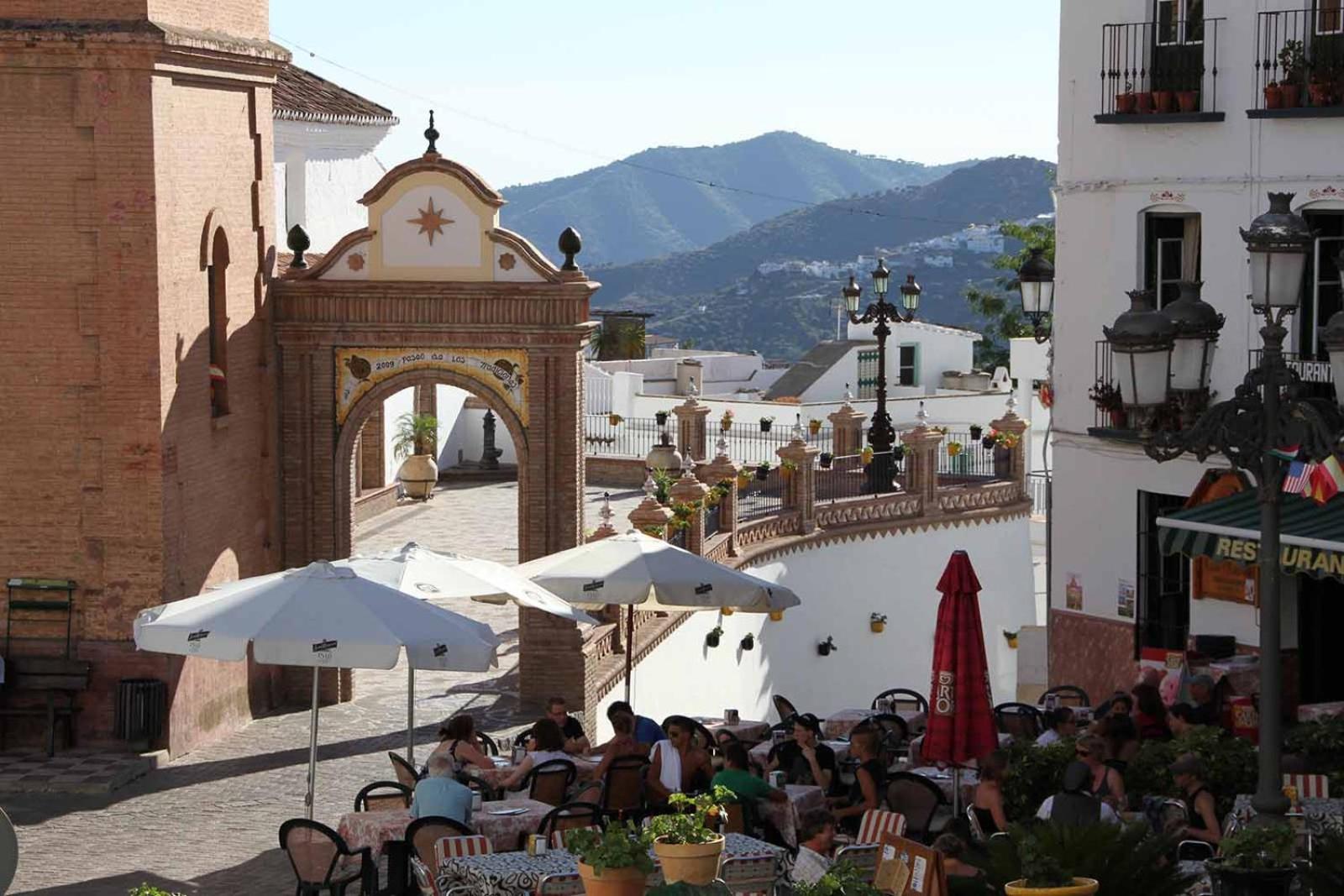 Salamandra Plaza