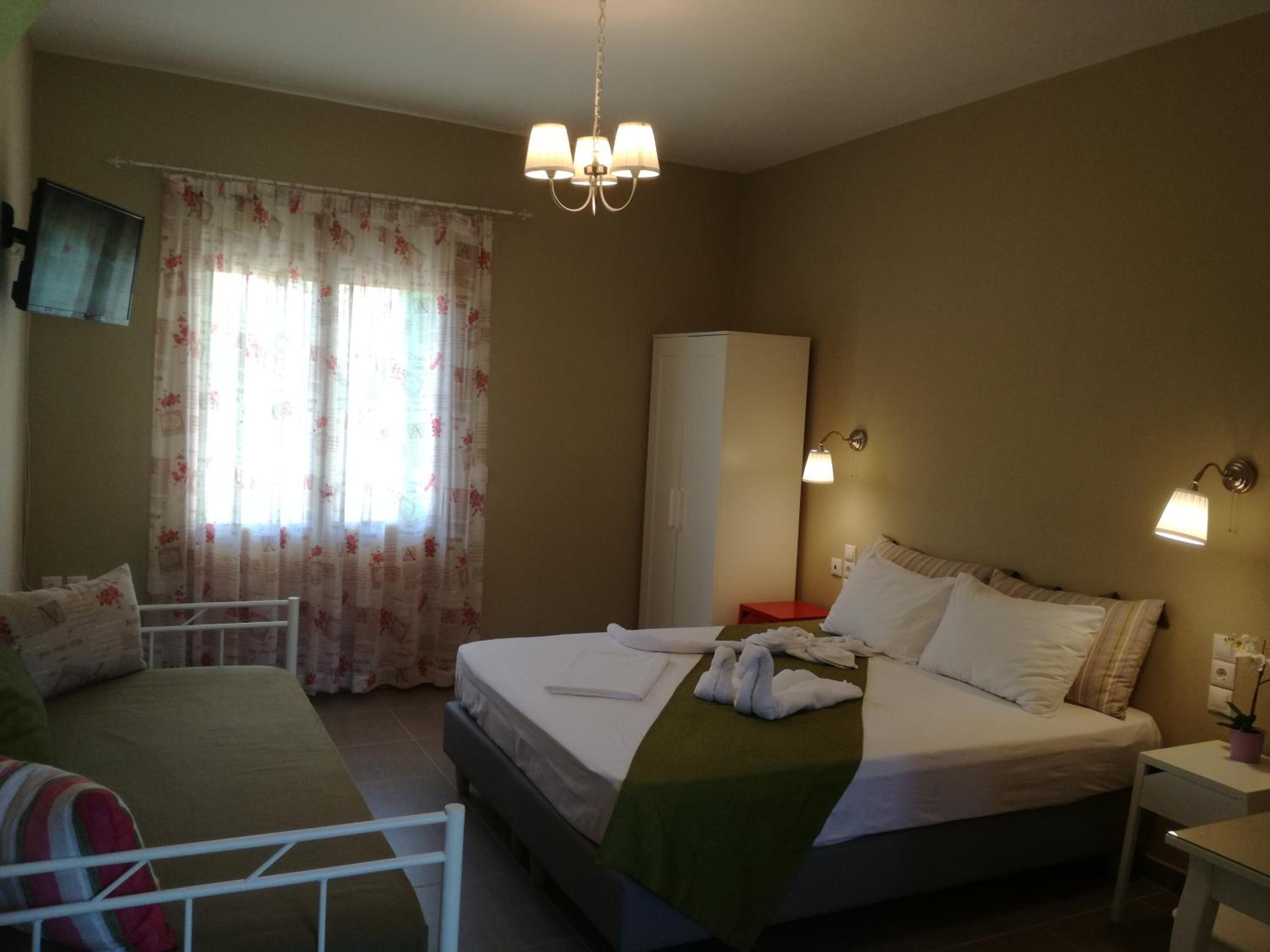 Kallisti Seaside Studios Skopelos view 2