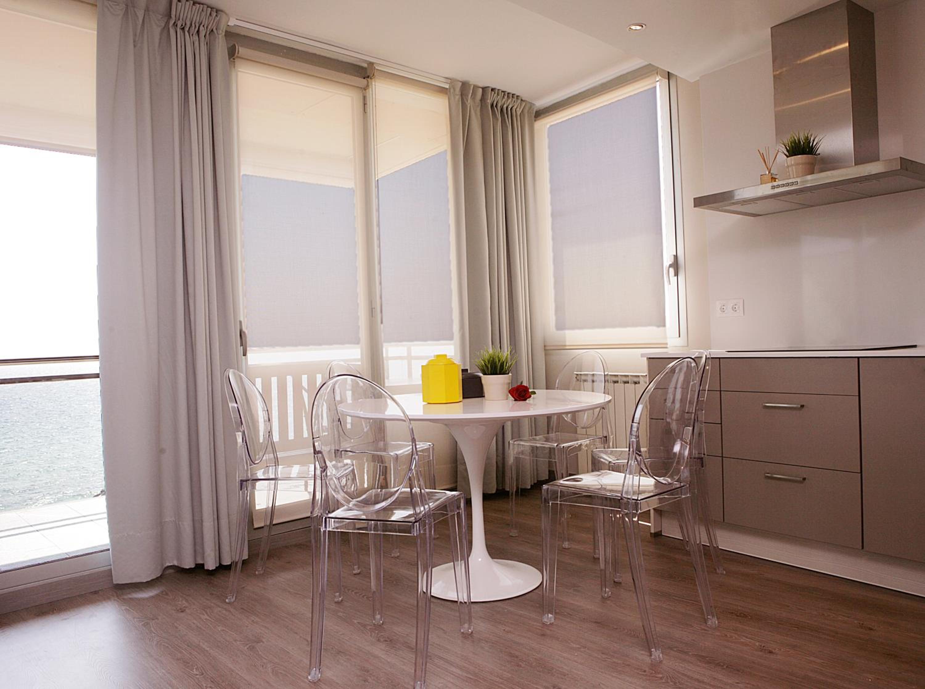 Great Sea-Side Barcelona Apartment
