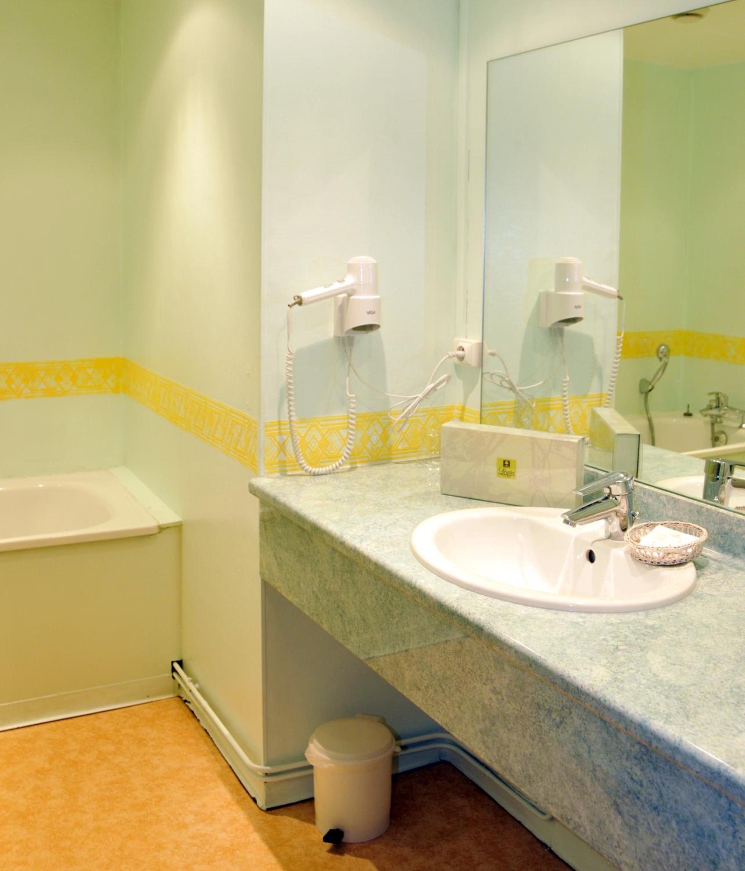 Logis Hotel L'ange Couronne, photo 14