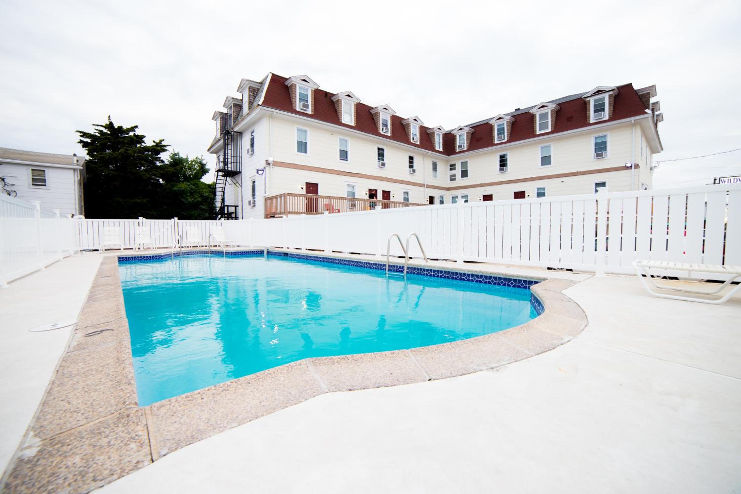 Wildwood Inn Hotel Beach & Boardwalk