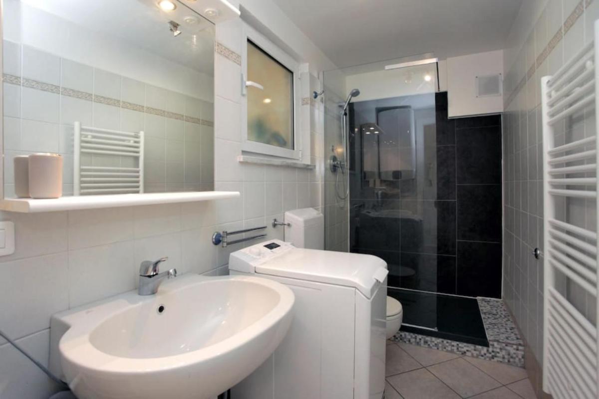 Beautiful studio close to beach private parking view 4