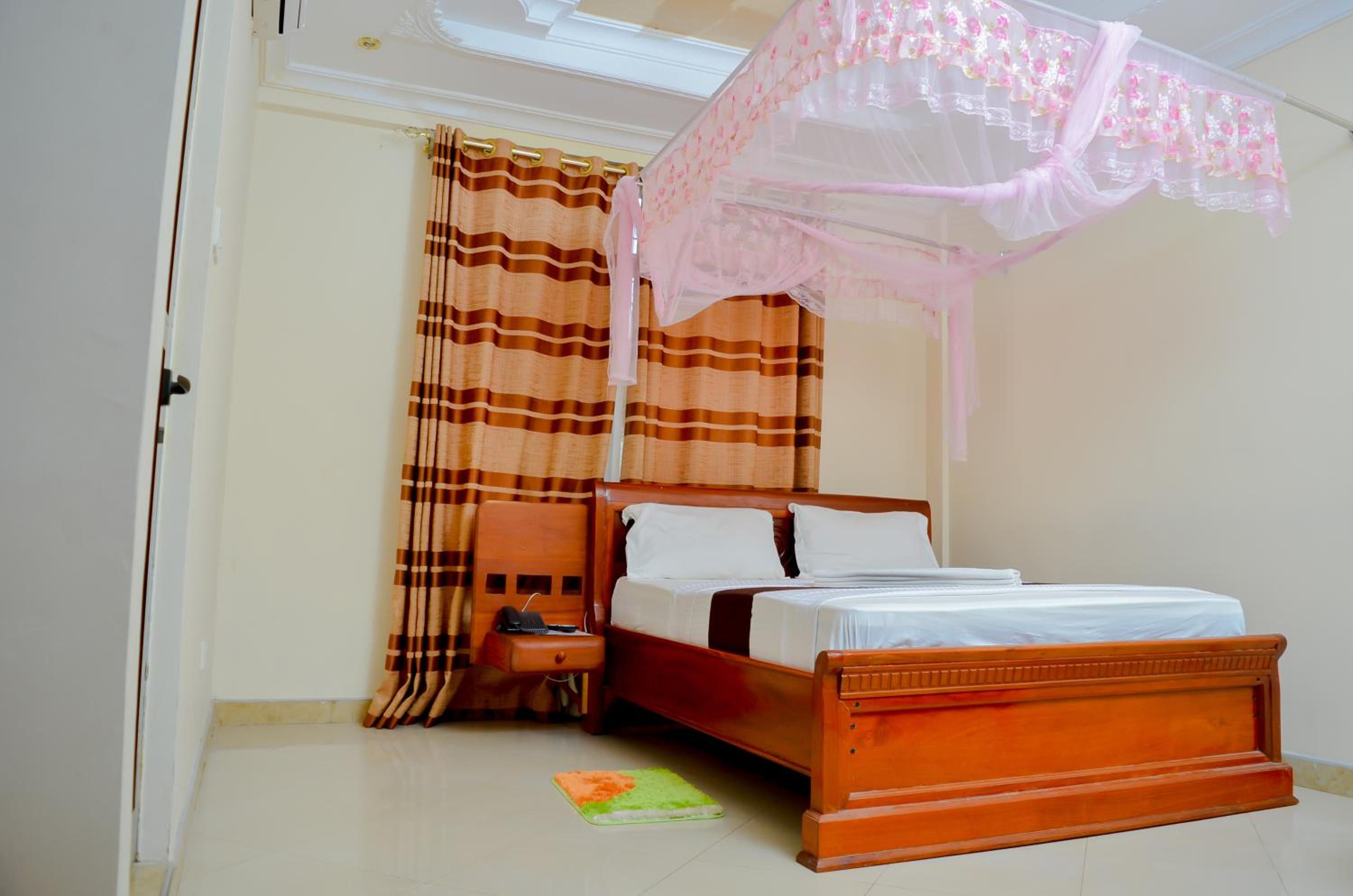 Silver Paradise Hotel