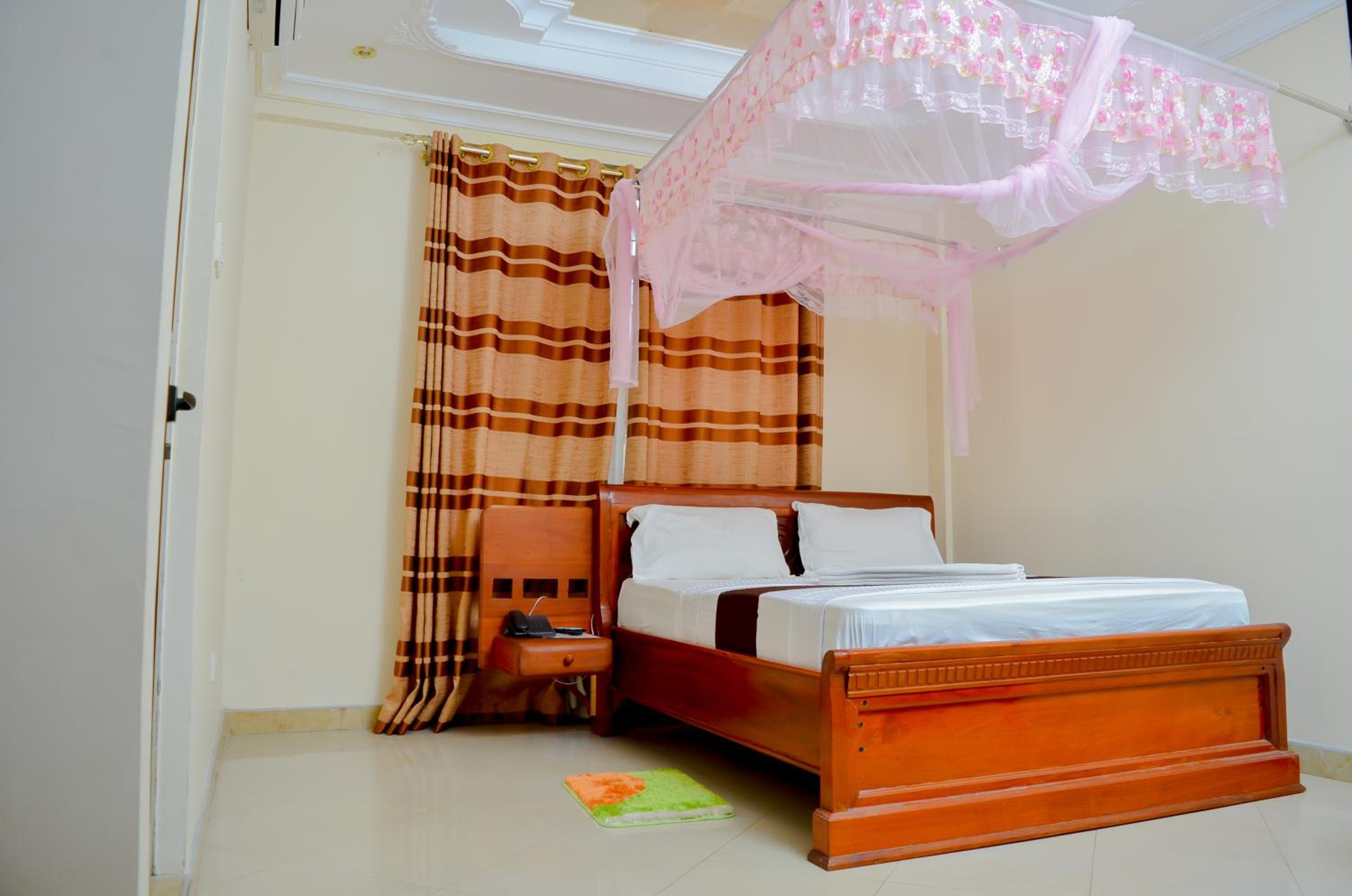 Silver Paradise Hotel