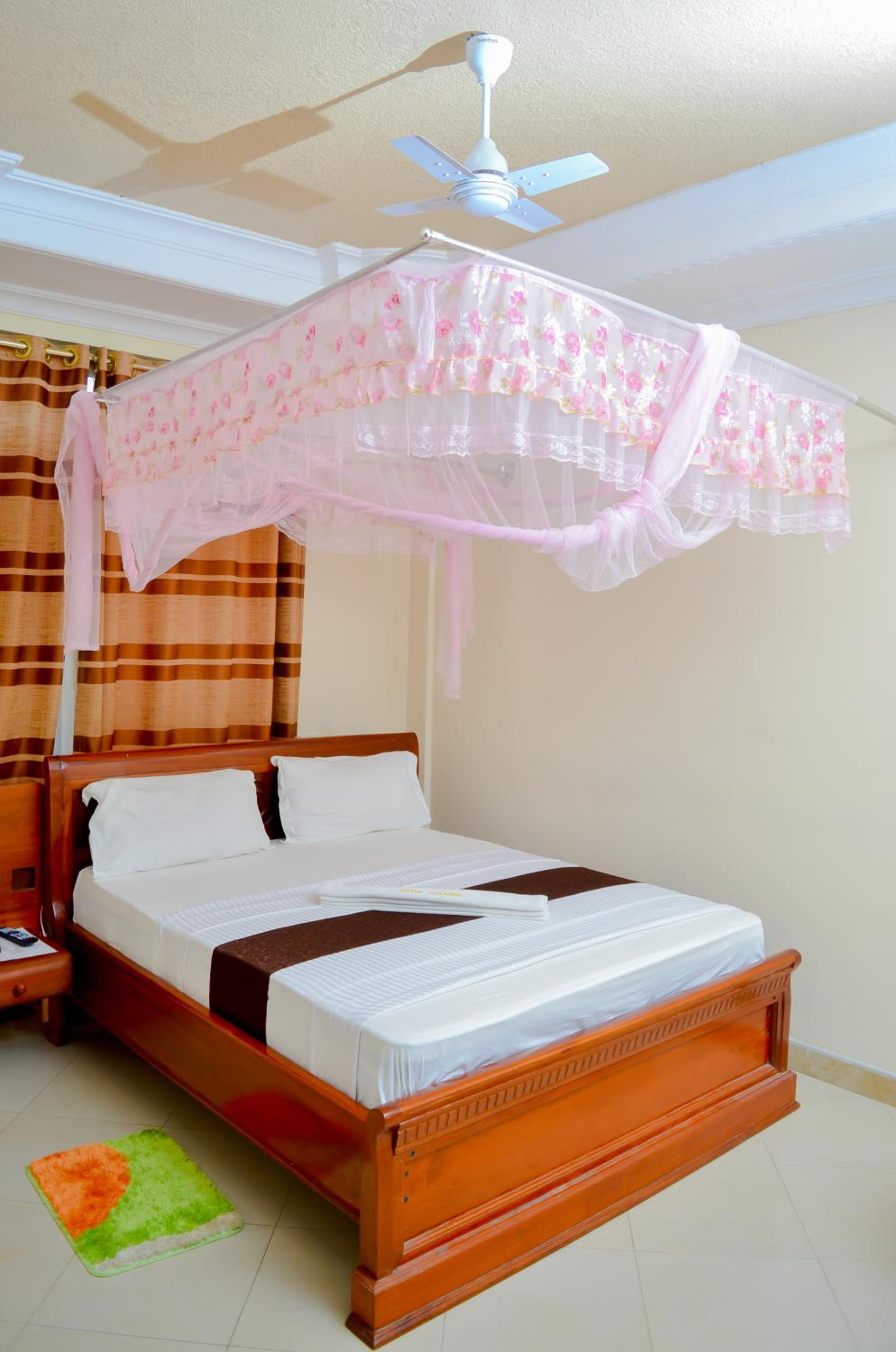 Silver Paradise Hotel