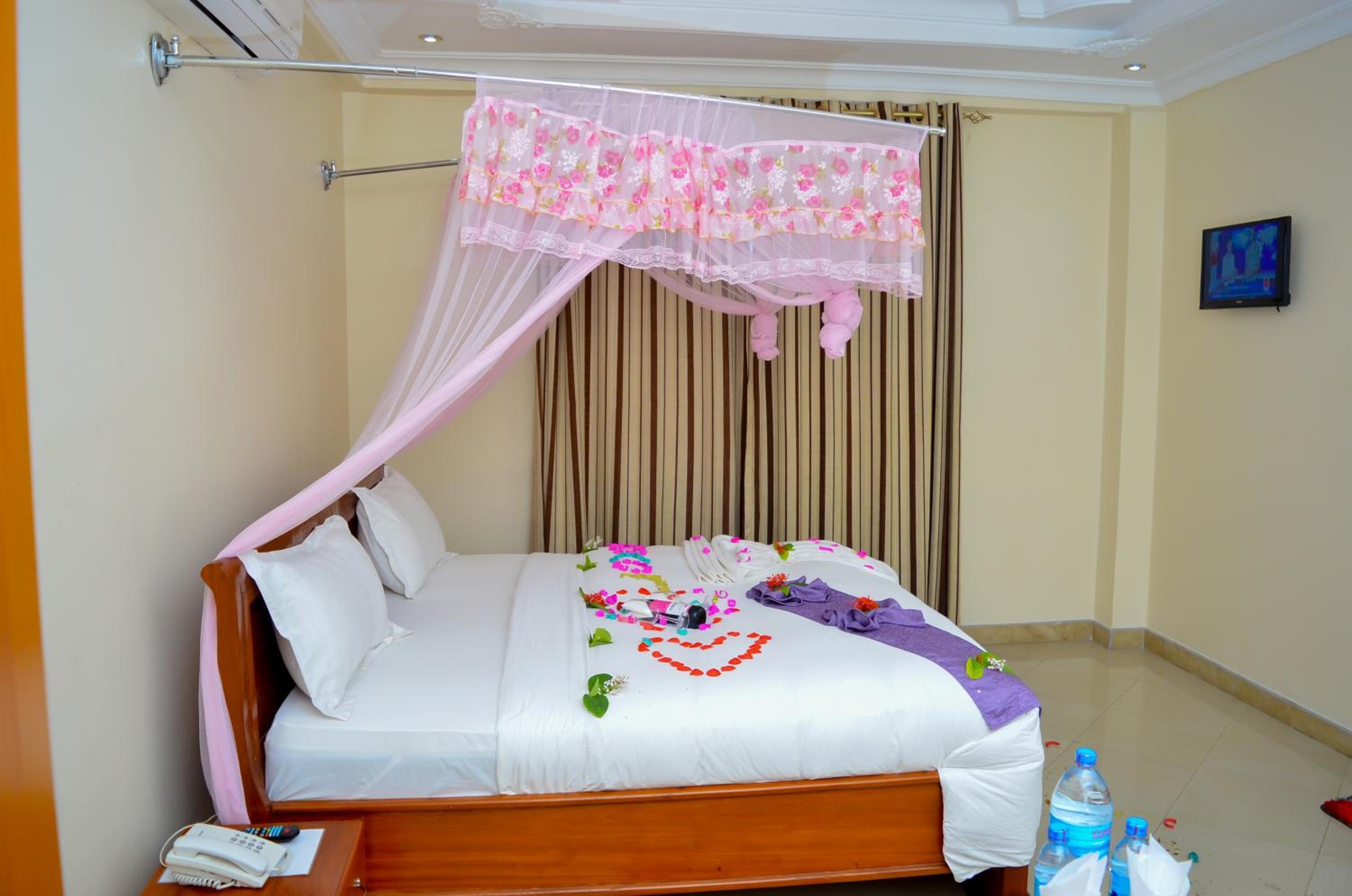Silver Paradise Hotel