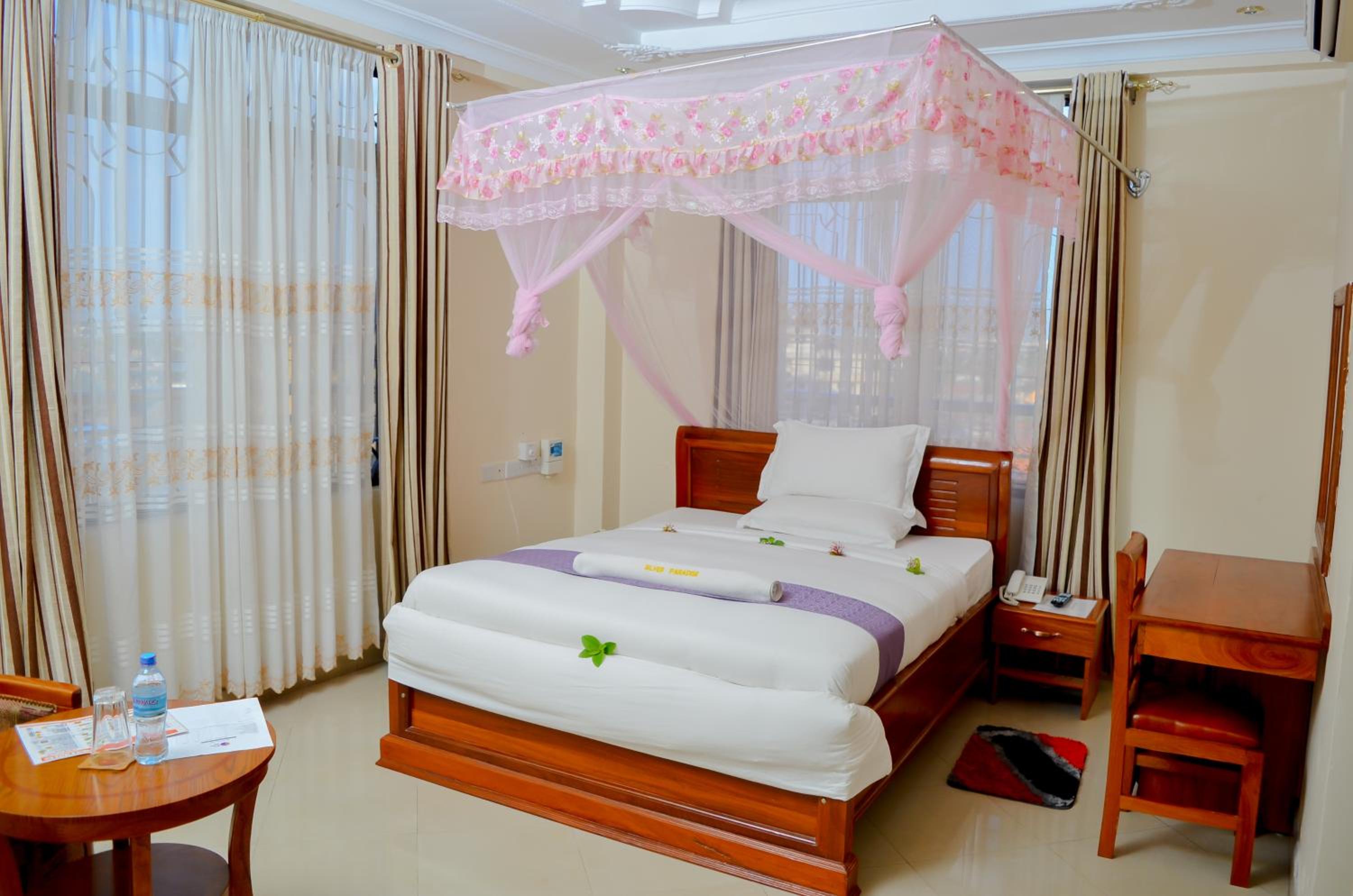 Silver Paradise Hotel