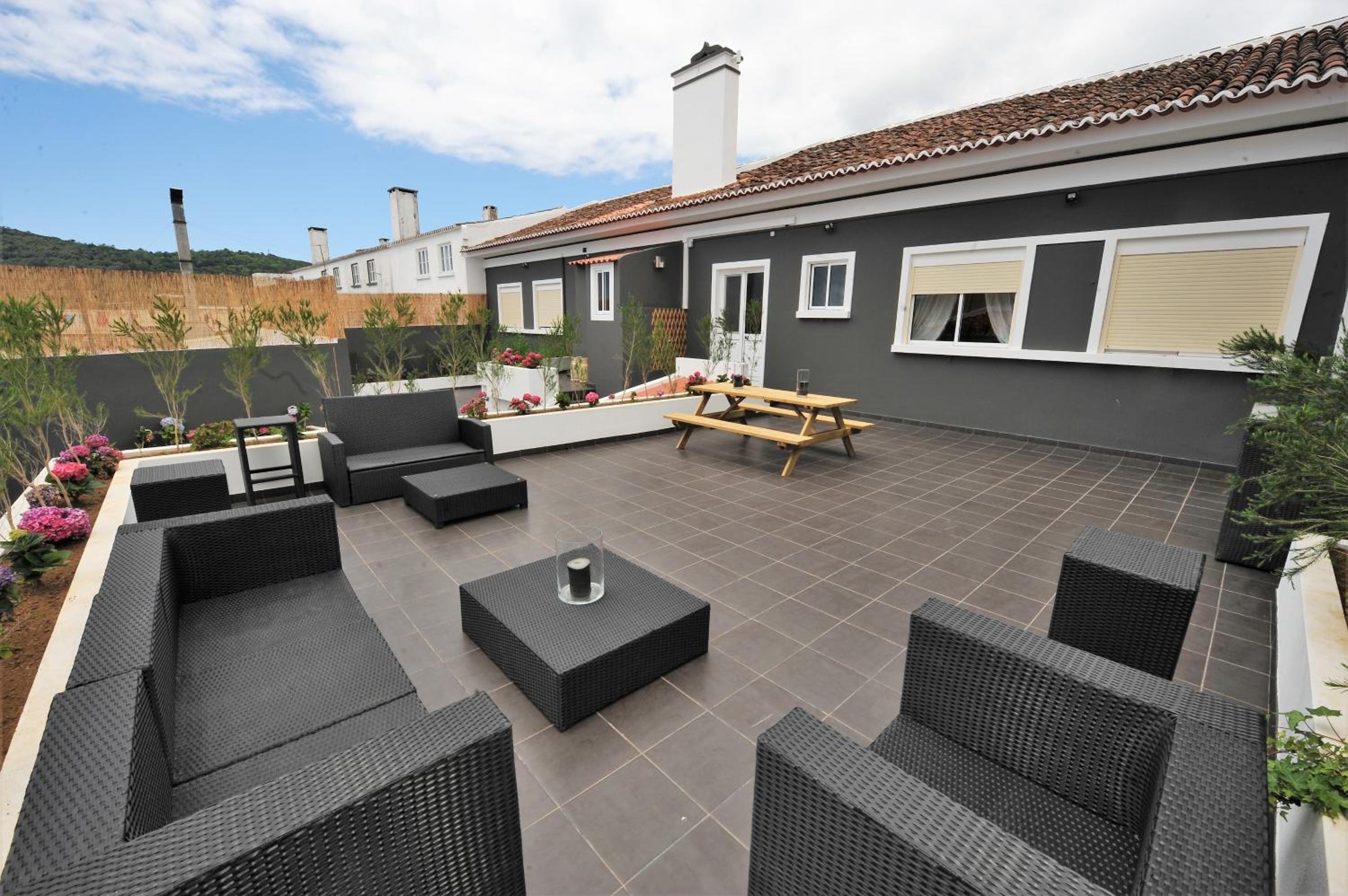 Hotel Angra Bed & Breakfast - Image 1