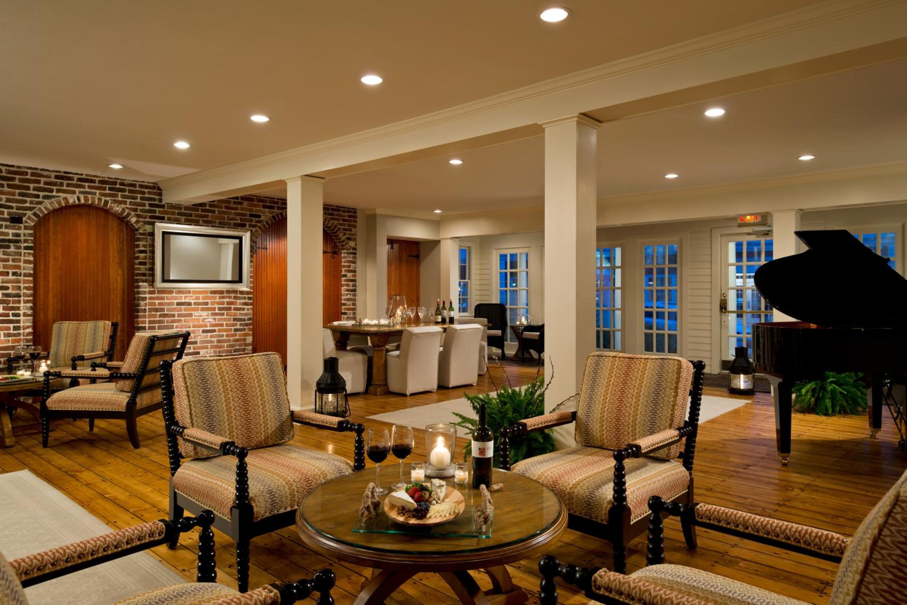 Chatham Wayside Inn