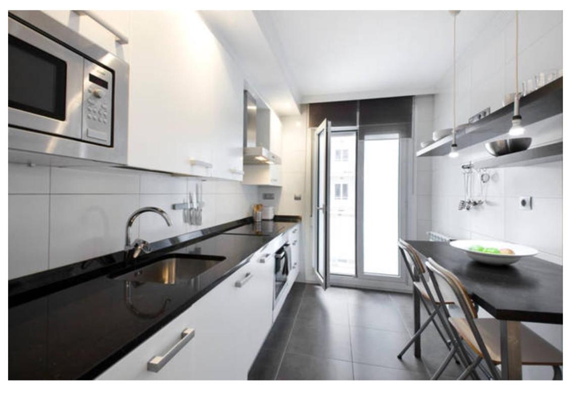 White Cozy Flat in Donostia view 4