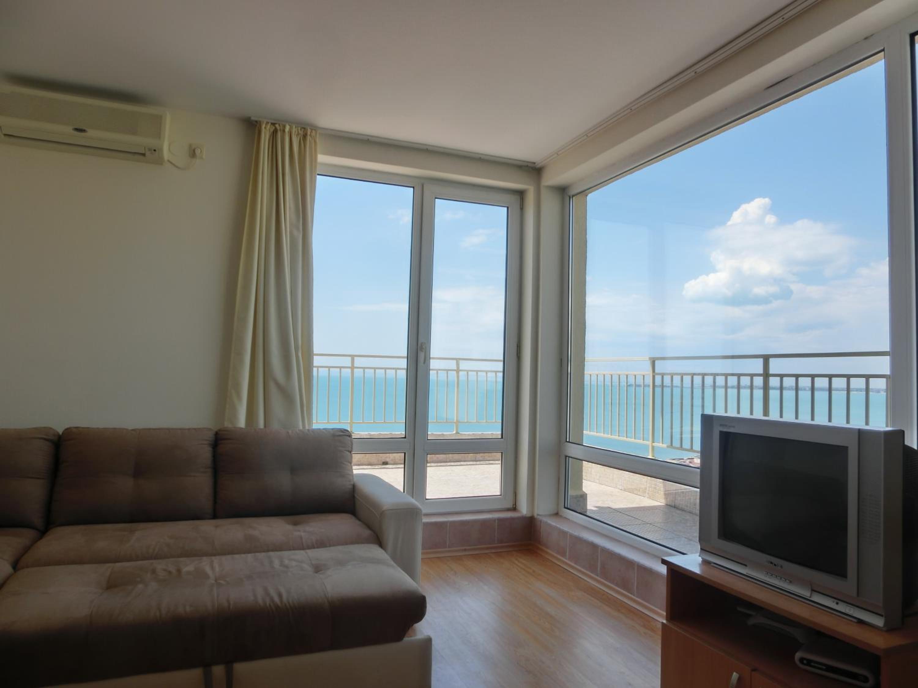 Panoramic Sea View Apartment Crown, Pools and Beach, Sveti Vlas