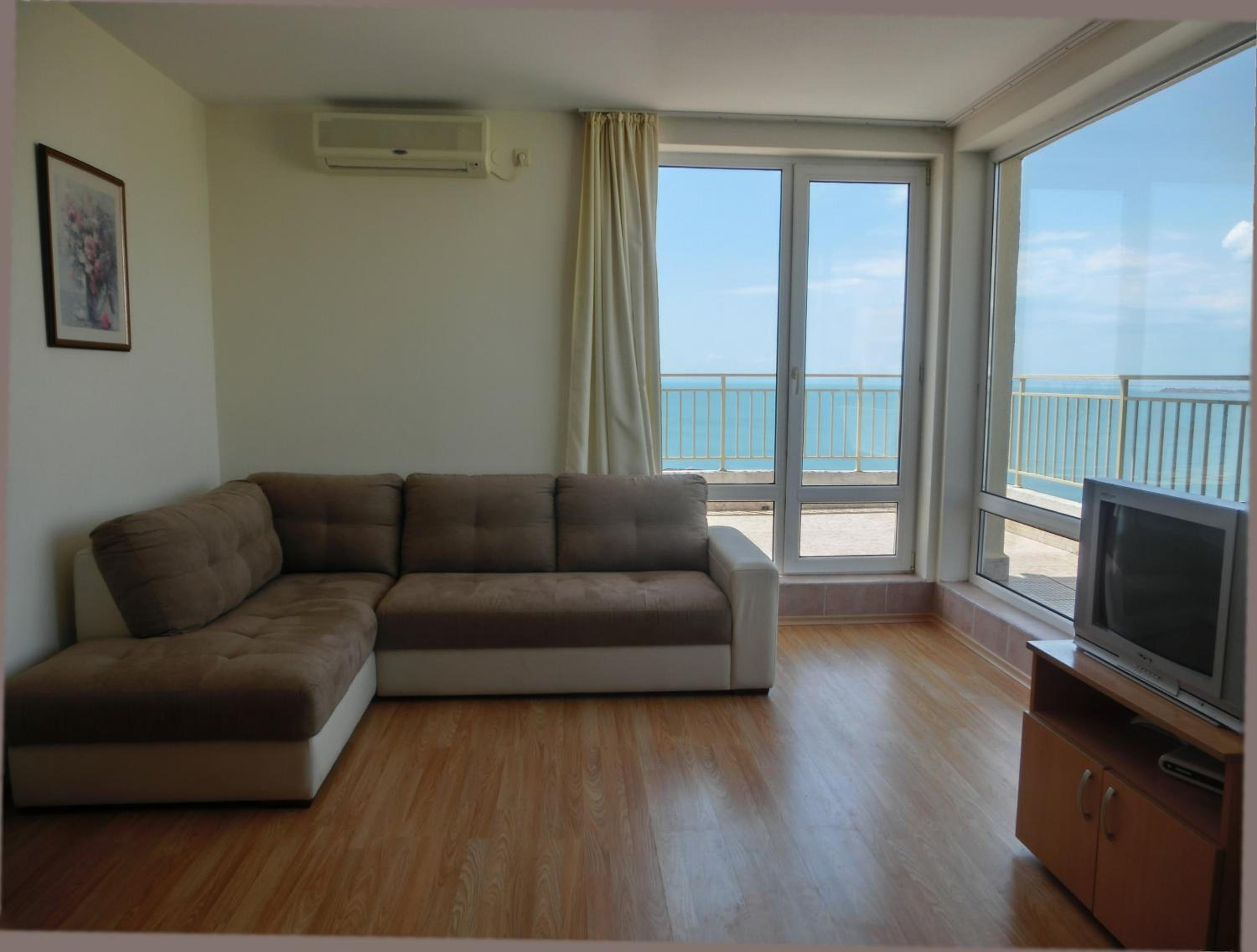 Panoramic Sea View Apartment Crown, Pools and Beach, Sveti Vlas