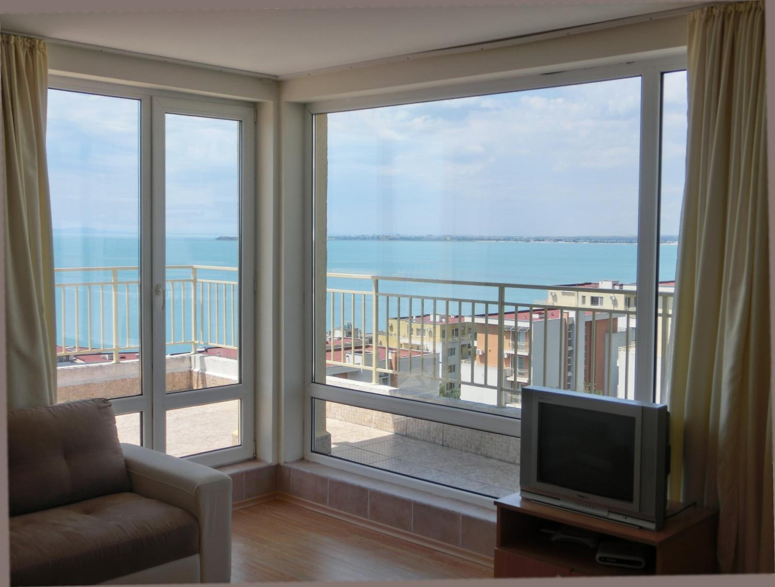 Panoramic Sea View Apartment Crown, Pools and Beach, Sveti Vlas