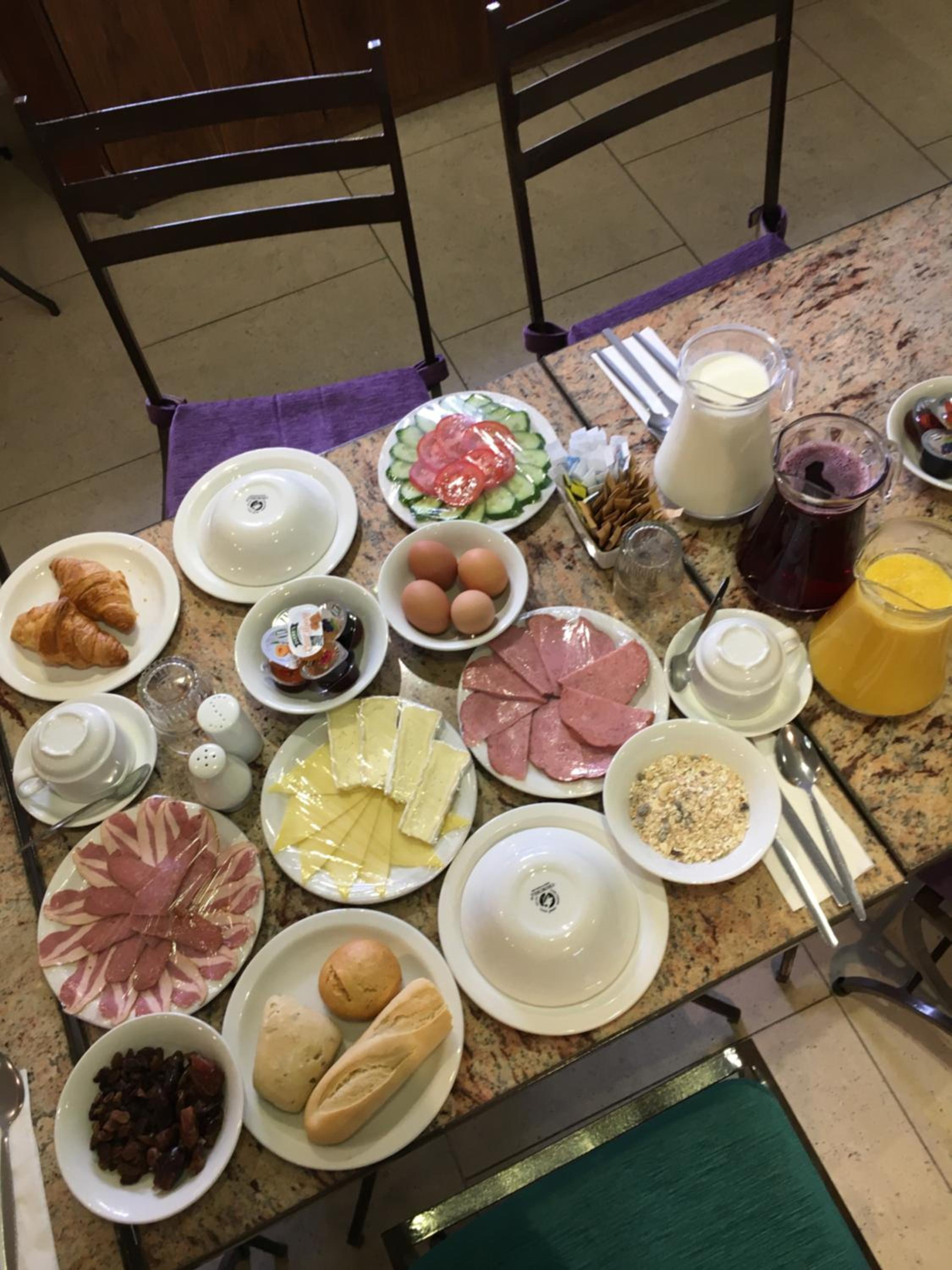 breakfast buffet