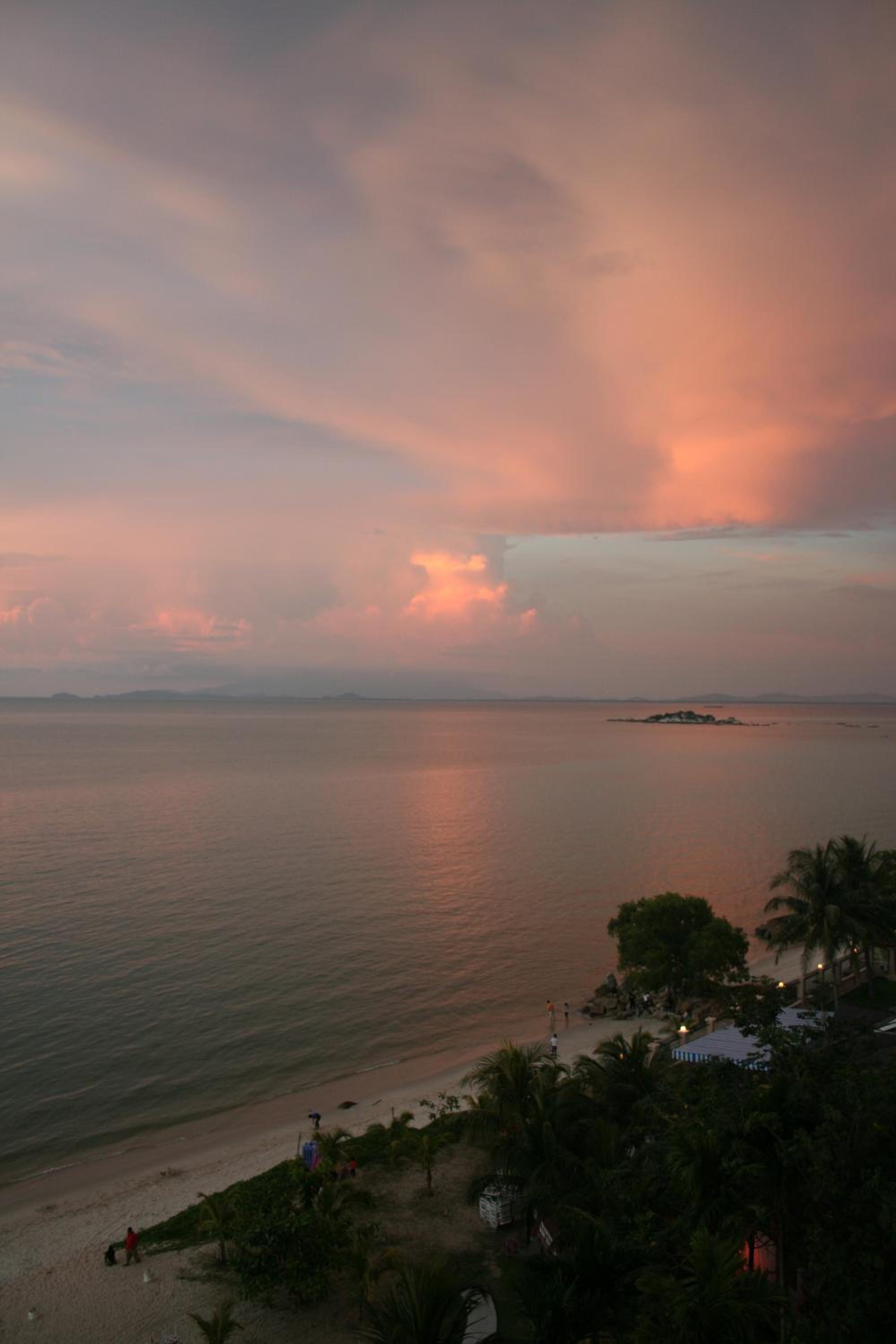 Rainbow Paradise Beach Resort