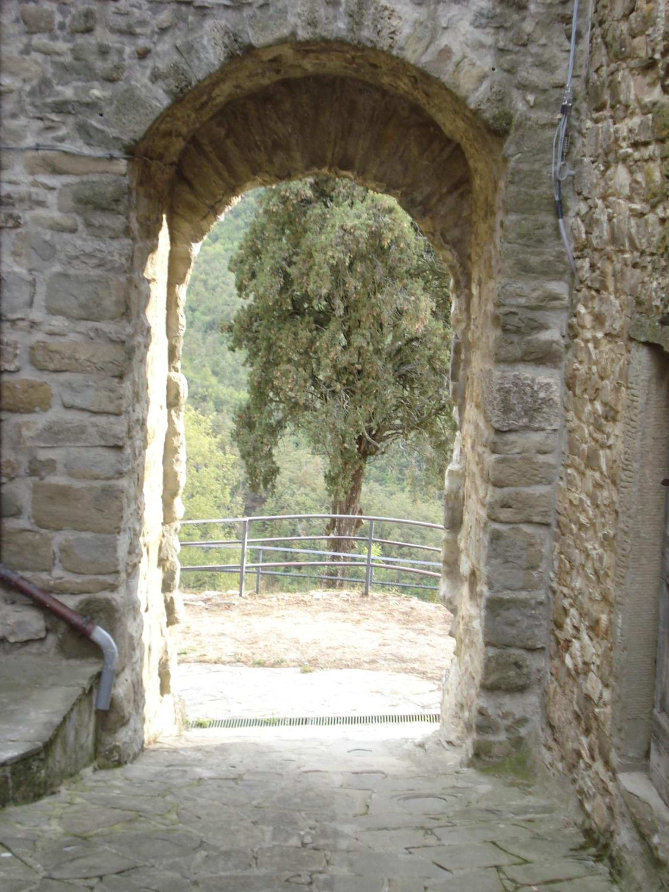 Castello di Sarna view 3