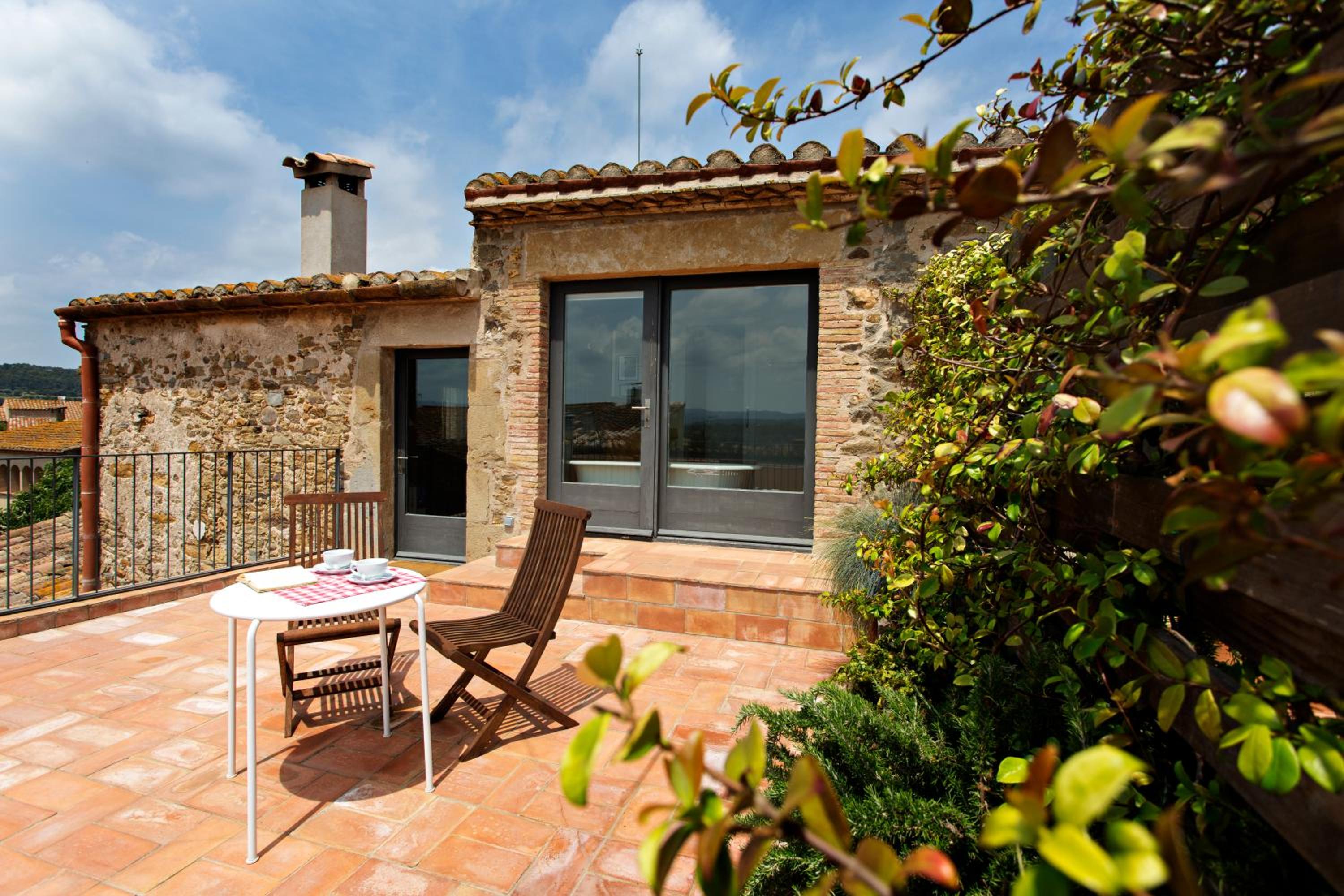 Encís d'Empordà -Adults Only-