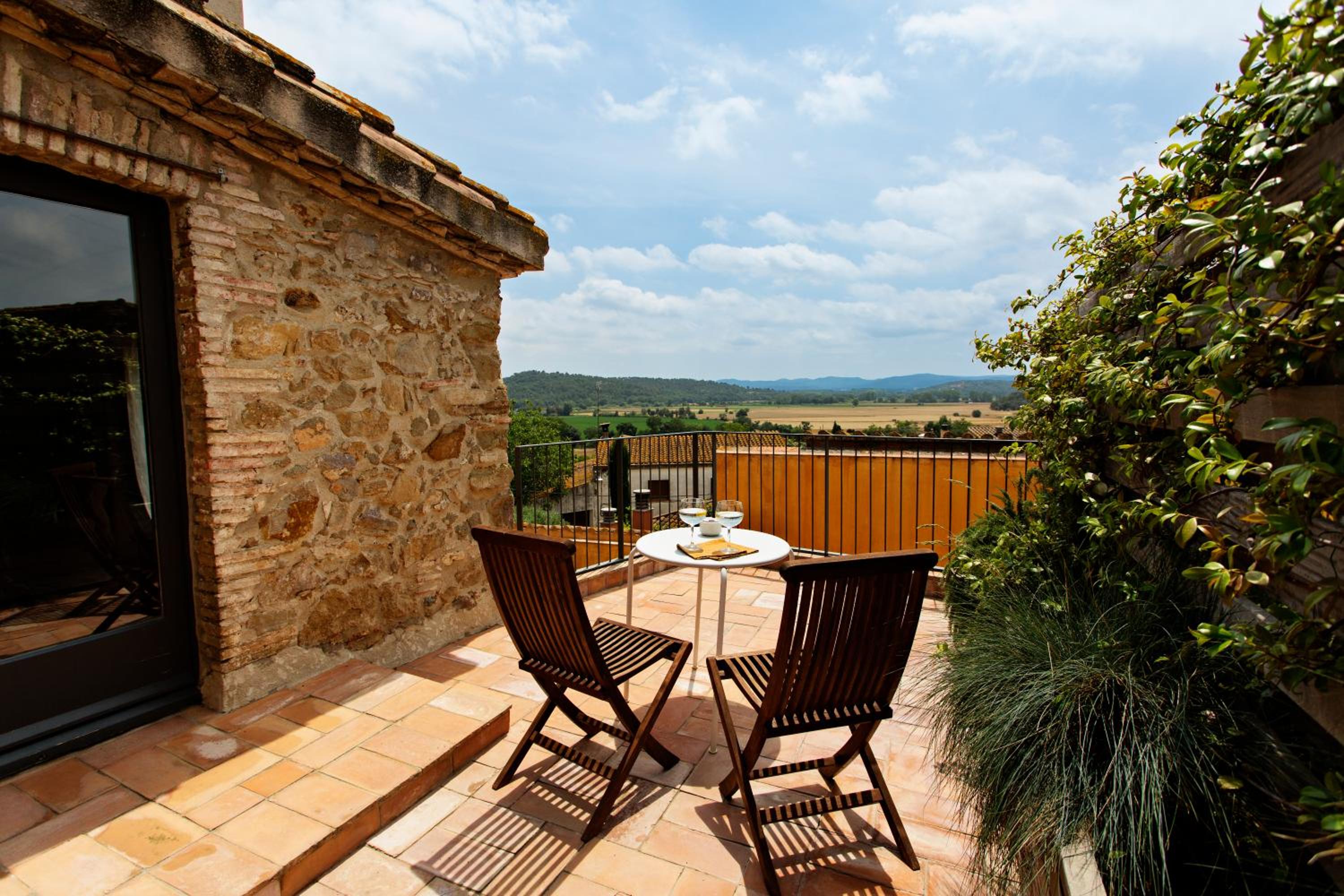 Encís d'Empordà -Adults Only-