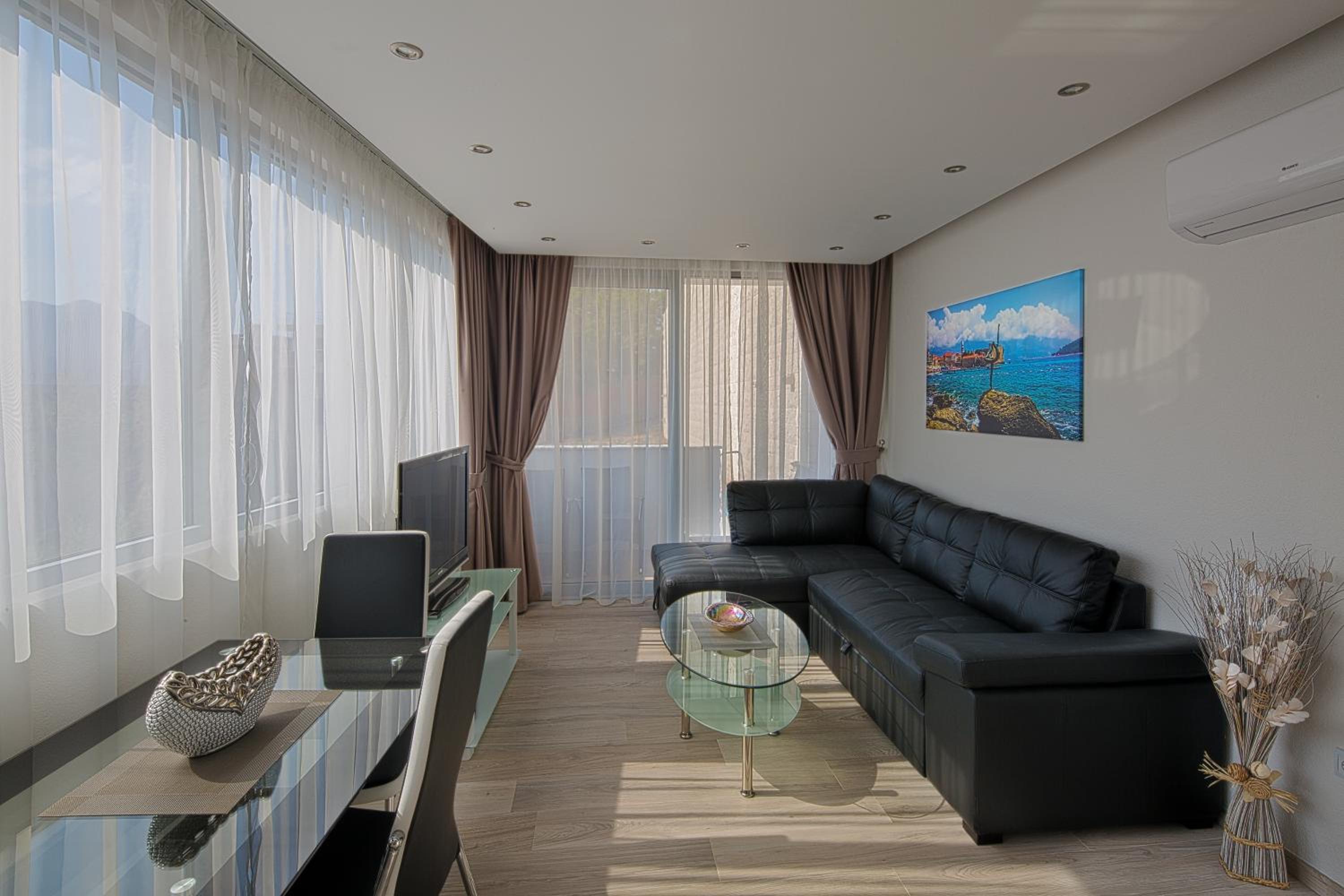 Montelux Apartments
