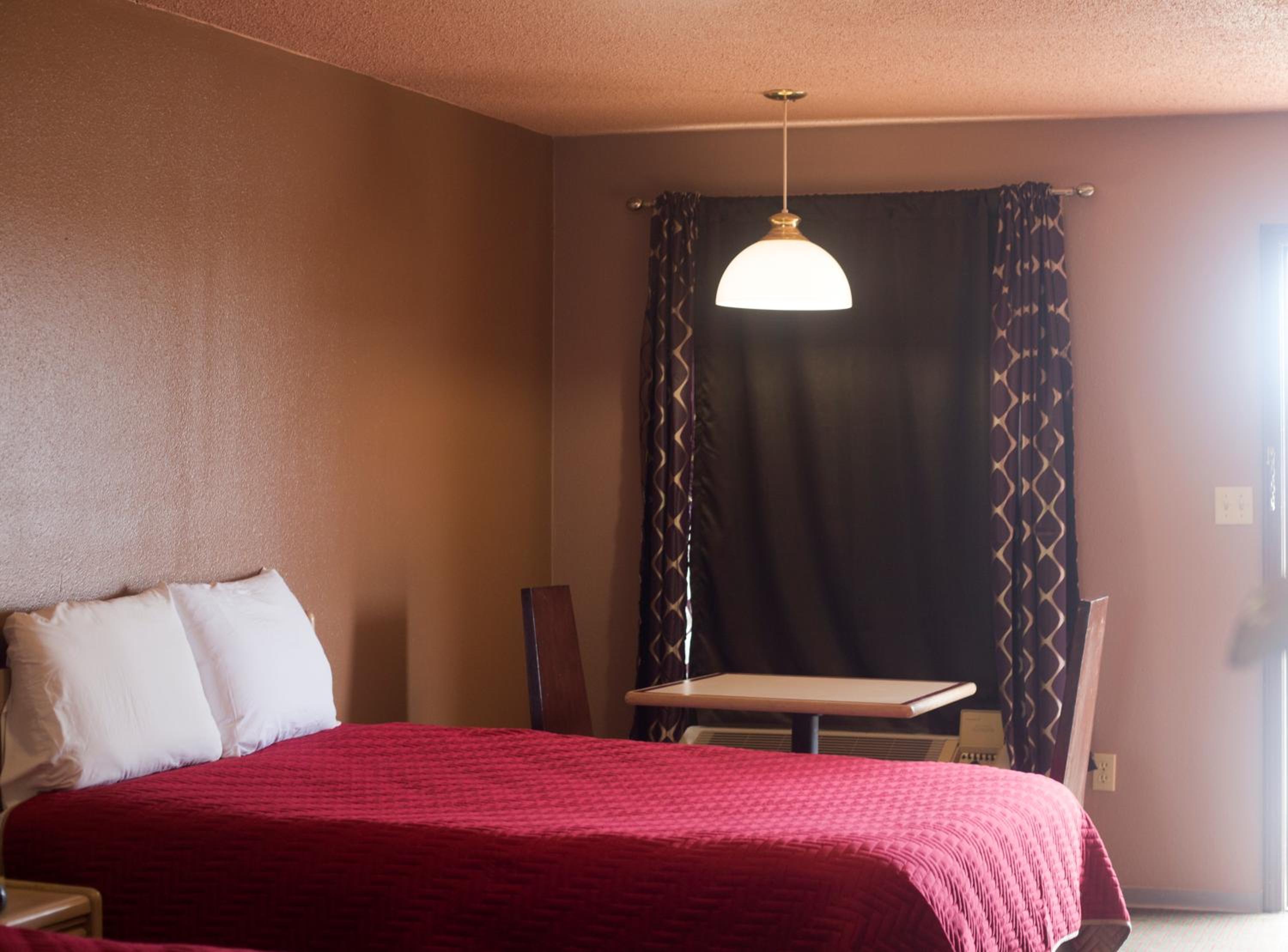 OYO Hickory House Inn