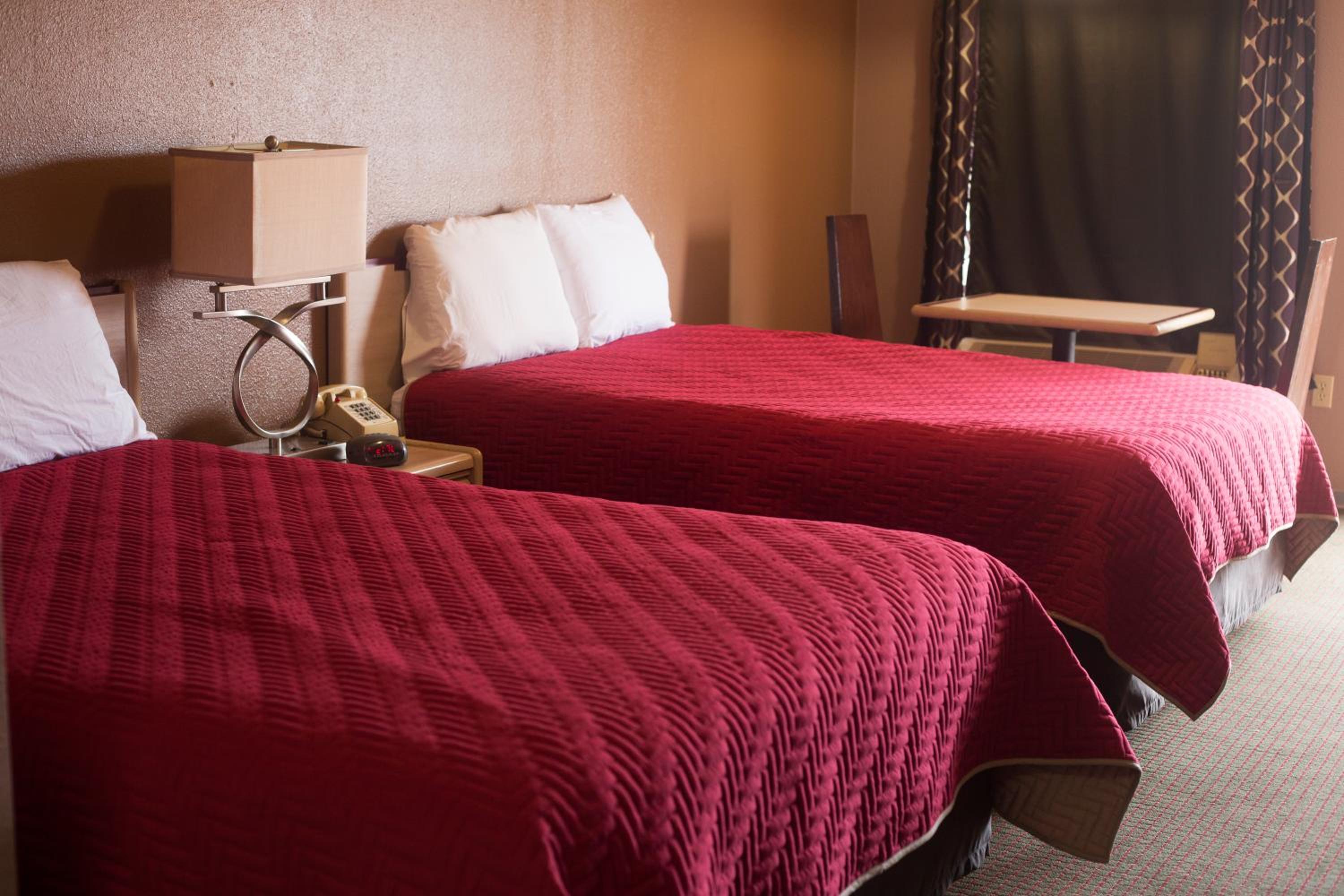 OYO Hickory House Inn