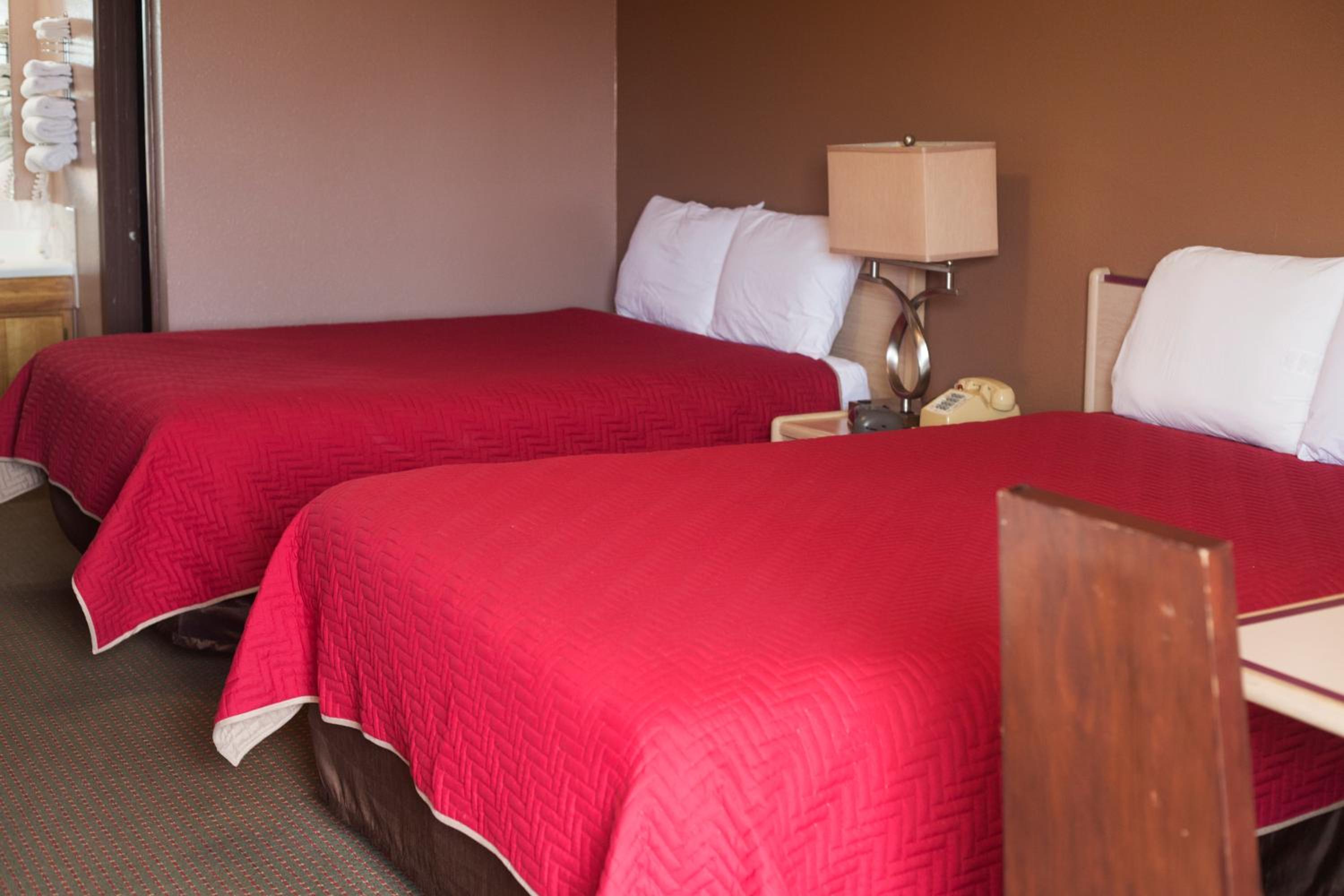 OYO Hickory House Inn