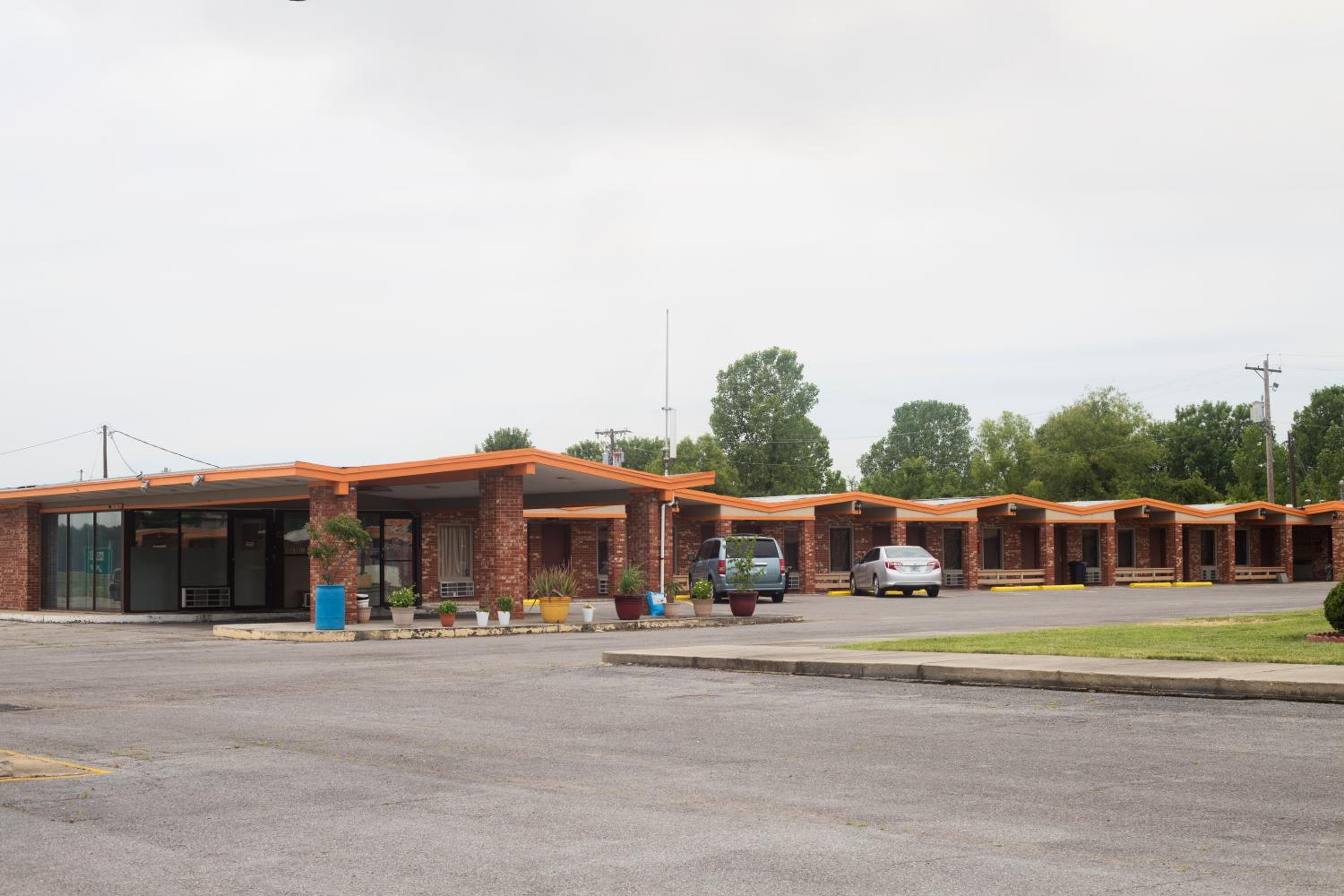 OYO Hickory House Inn