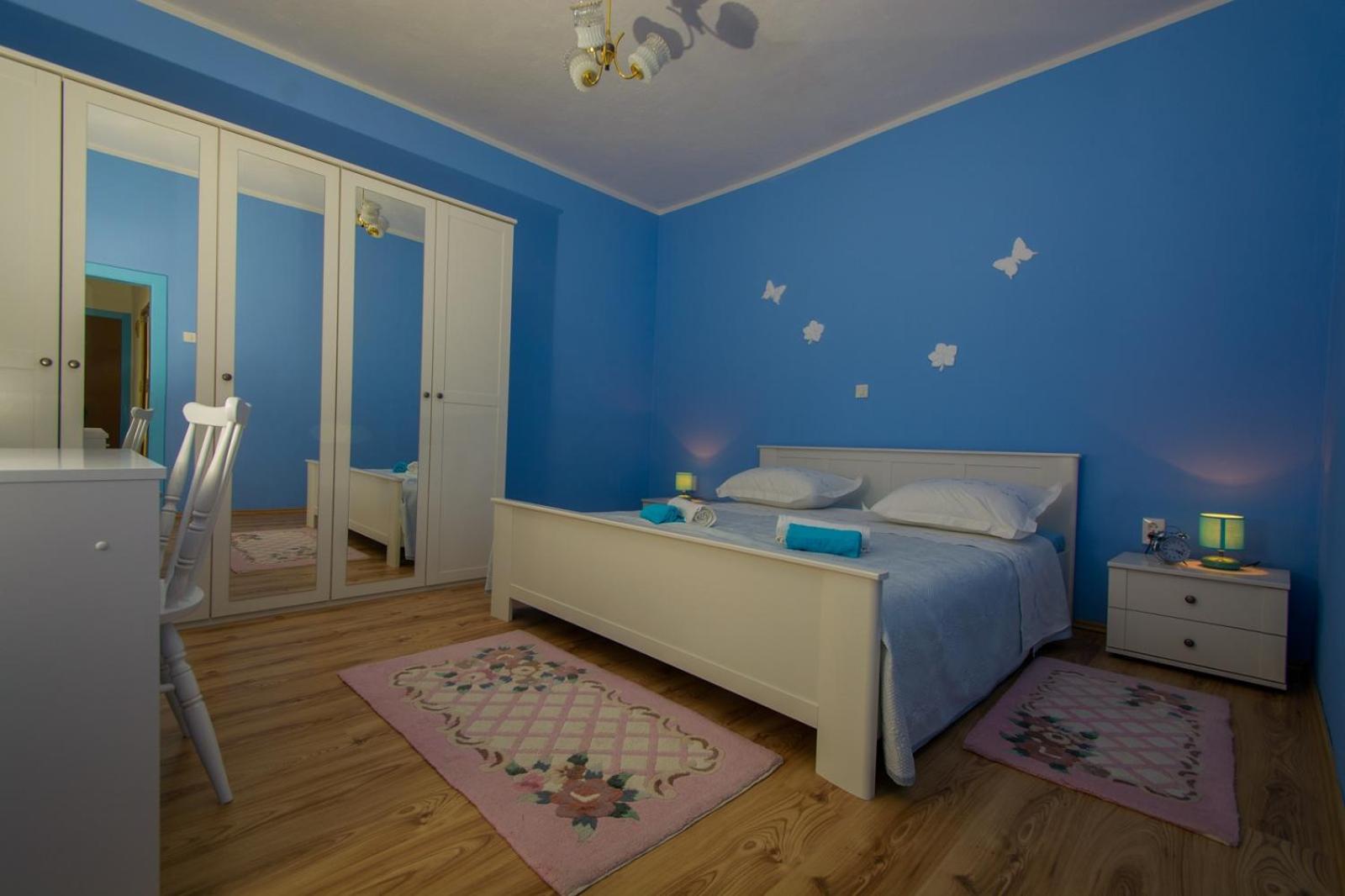 Apartment Milat view 2