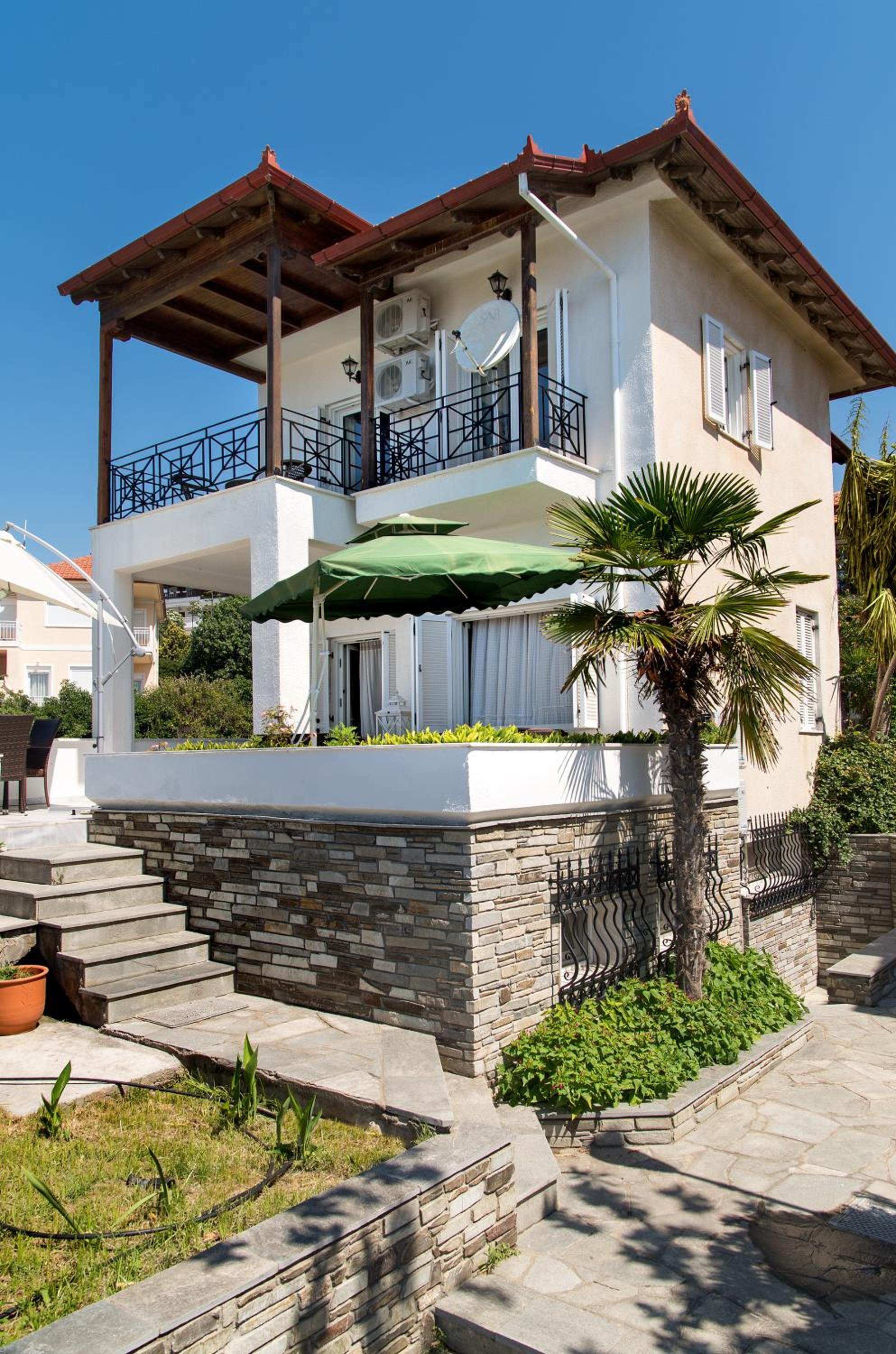 Beach front villa - main view